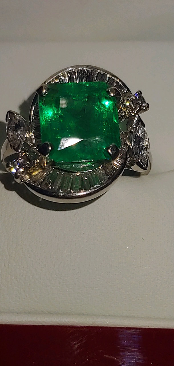 Colombian Emerald Ring 3.5 carats with Diamonds 3