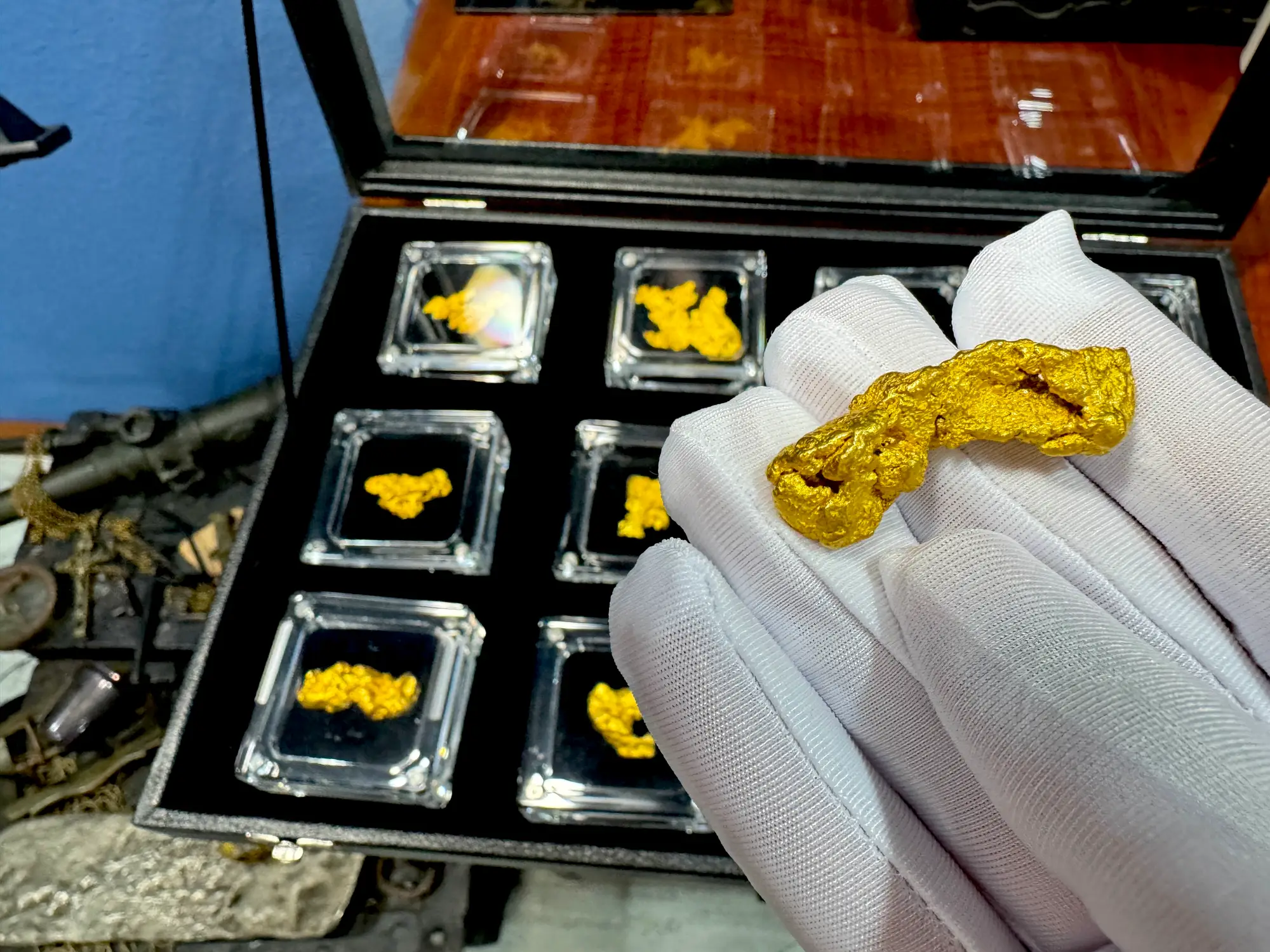 Australian Gold Nugget "Barbell" 19.58gm 39mm 10