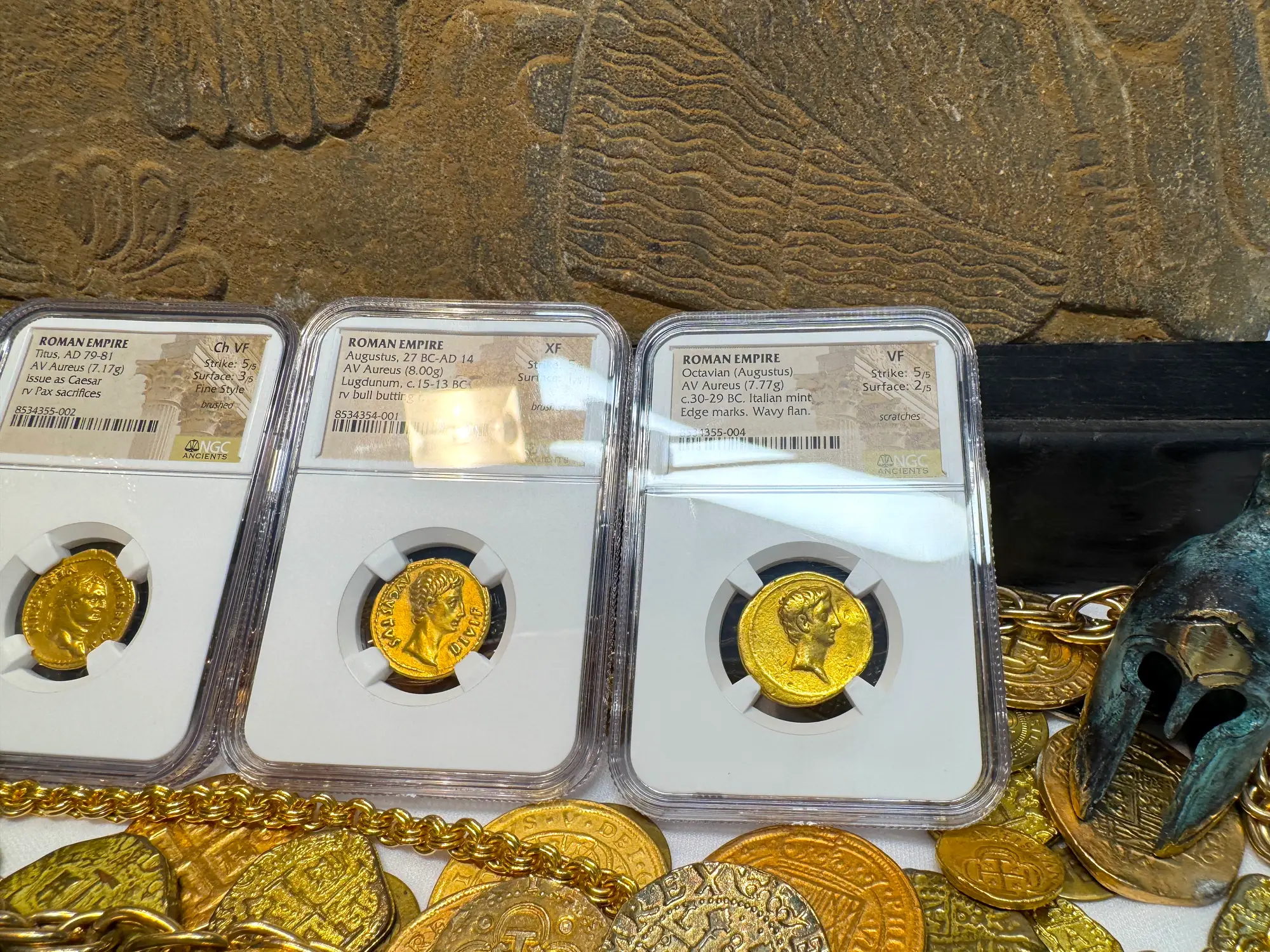 Roman Empire "Octavian" 30BC Aureus NGC VF 5x2 10