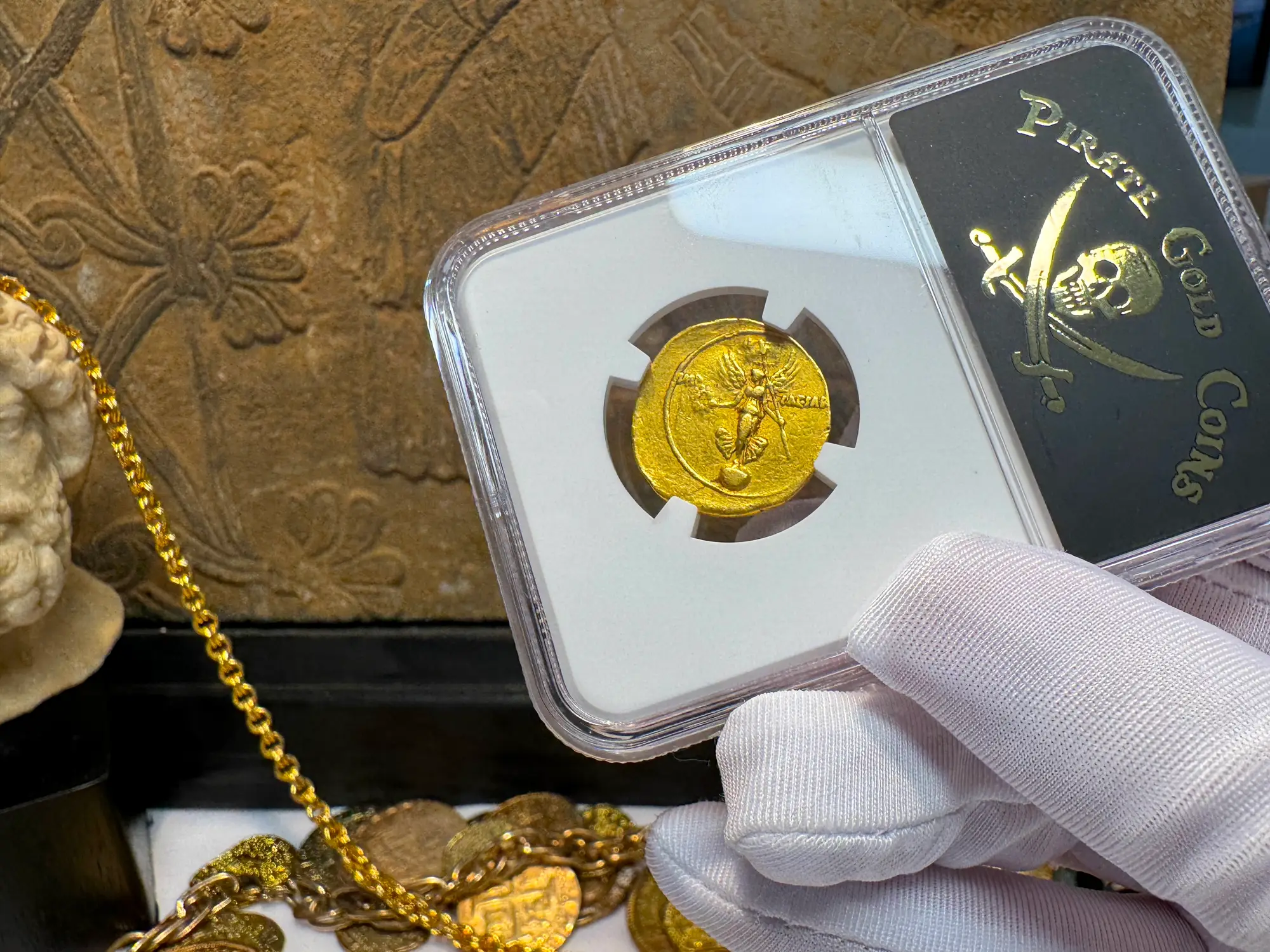 Roman Empire "Octavian" 30BC Aureus NGC VF 5x2 14