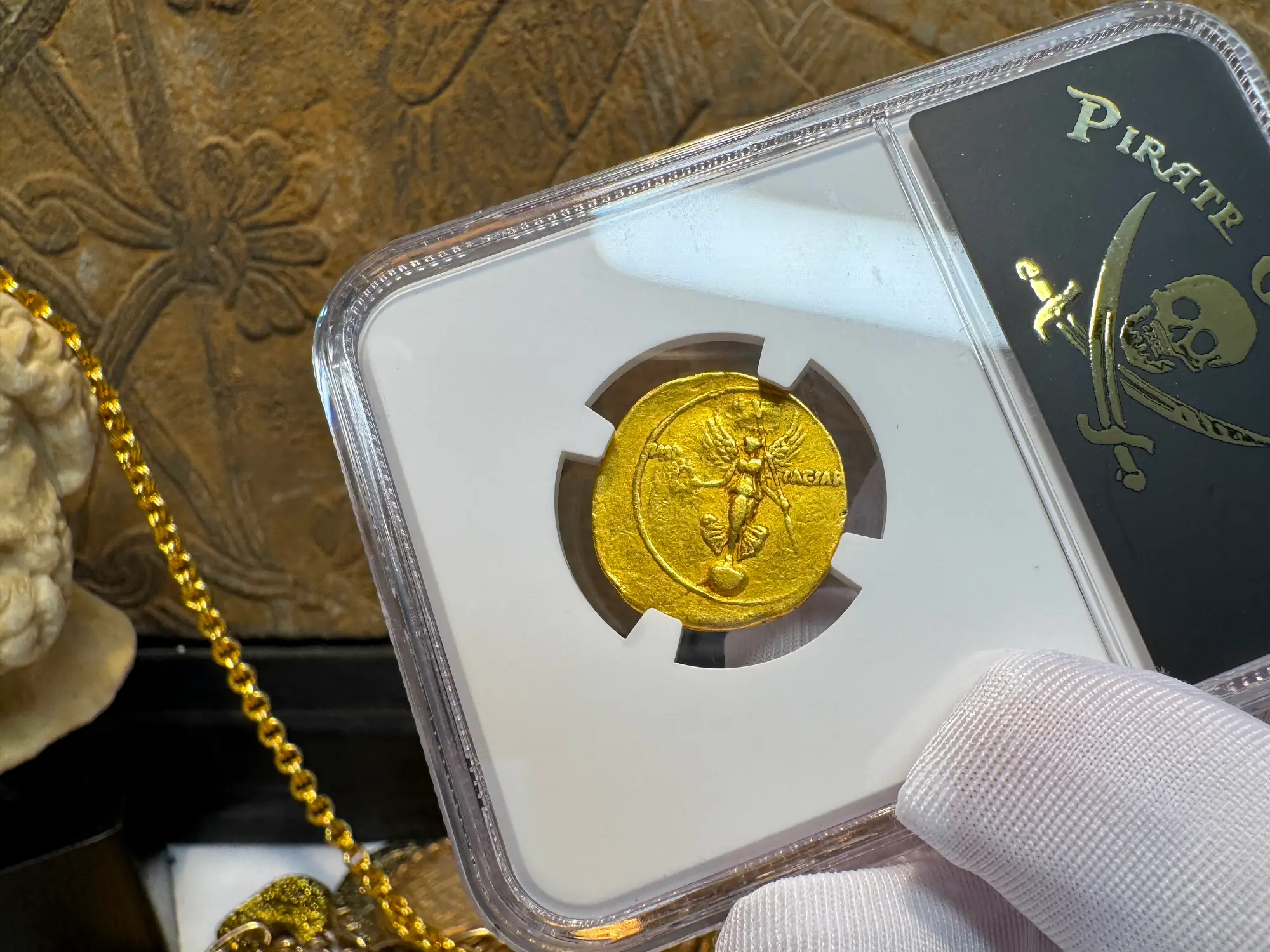 Roman Empire "Octavian" 30BC Aureus NGC VF 5x2 16