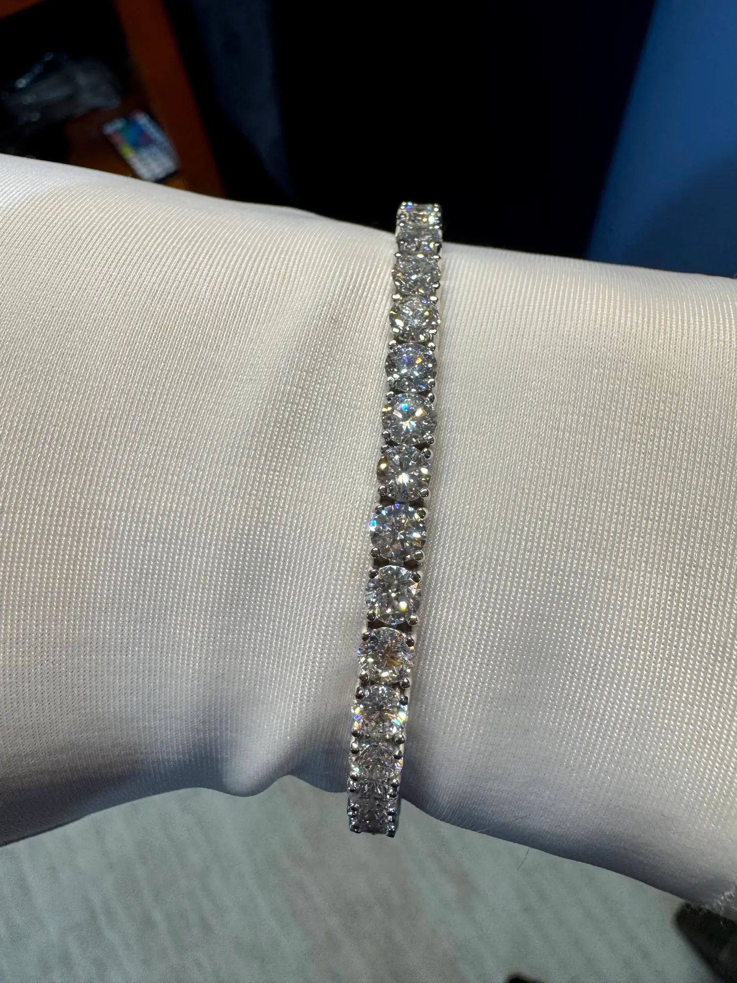 Diamond Tennis Bracelet D Color VVS2 Weight 14.43ct 6
