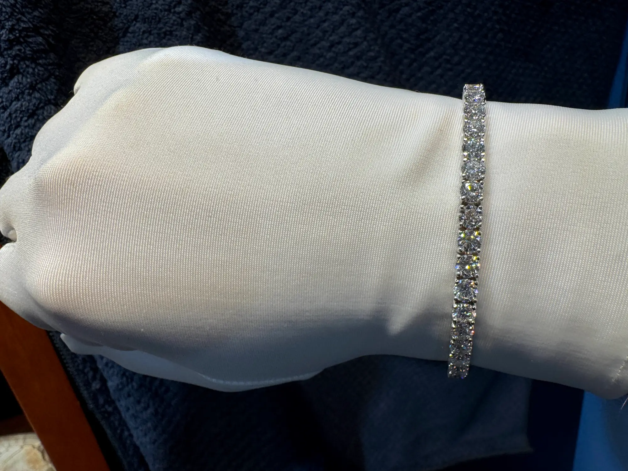 Diamond Tennis Bracelet D Color VVS2 Weight 14.43ct 4