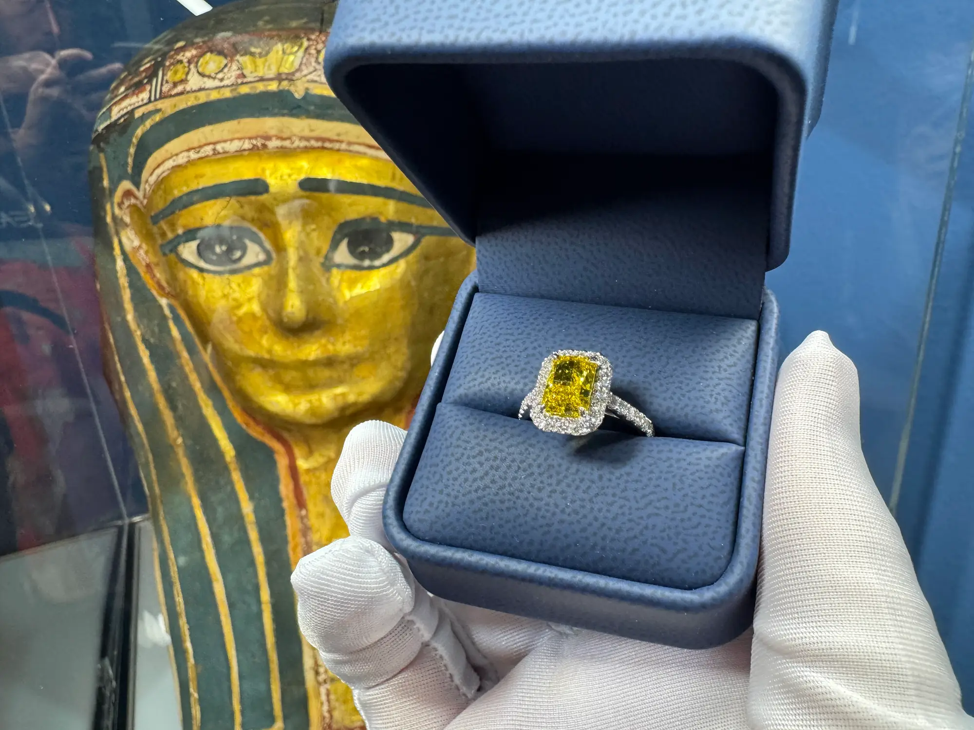 Lab Grown Fancy Yellow Diamond Ring 2CT VVS1 8