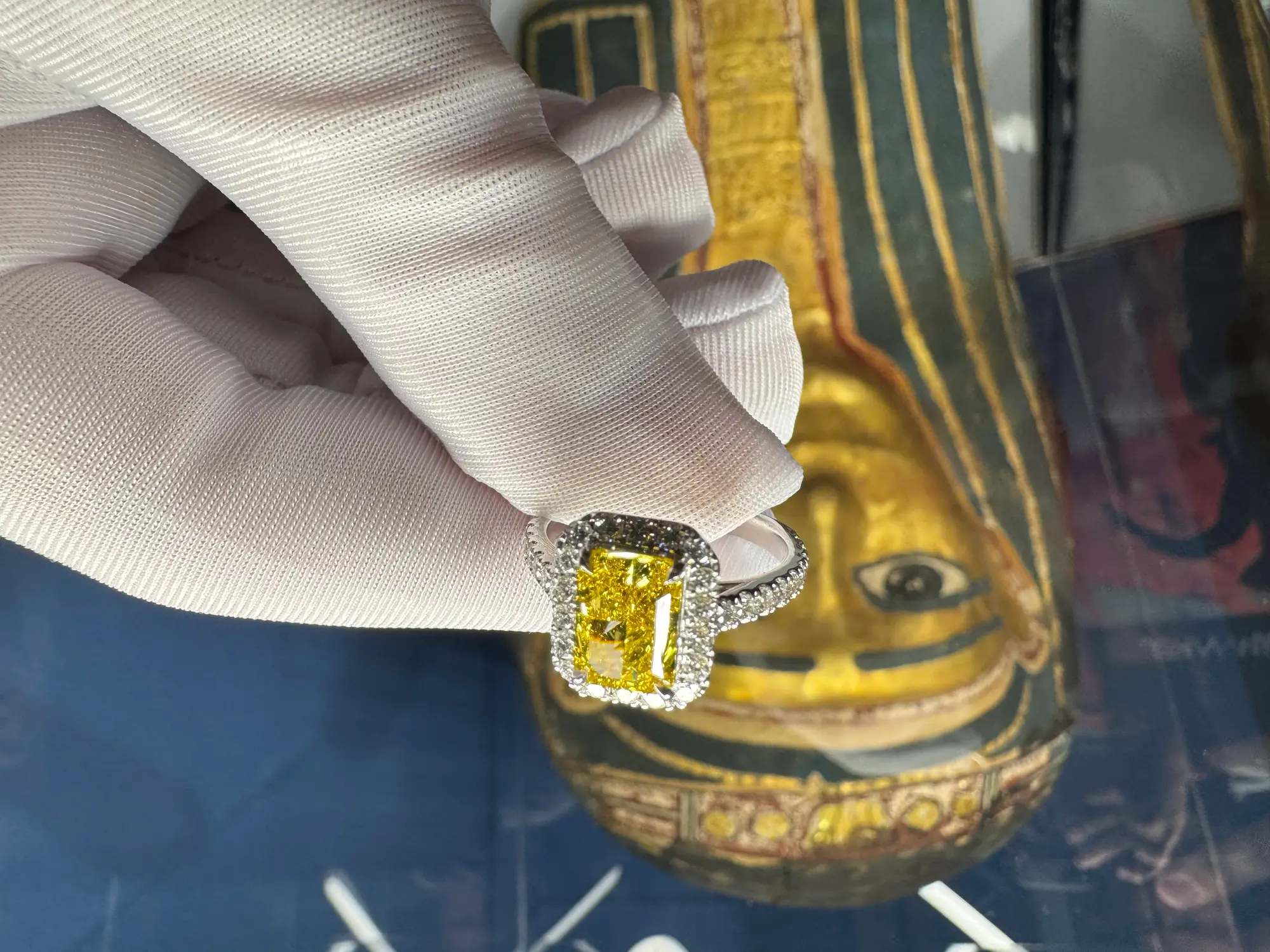 Lab Grown Fancy Yellow Diamond Ring 2CT VVS1 10