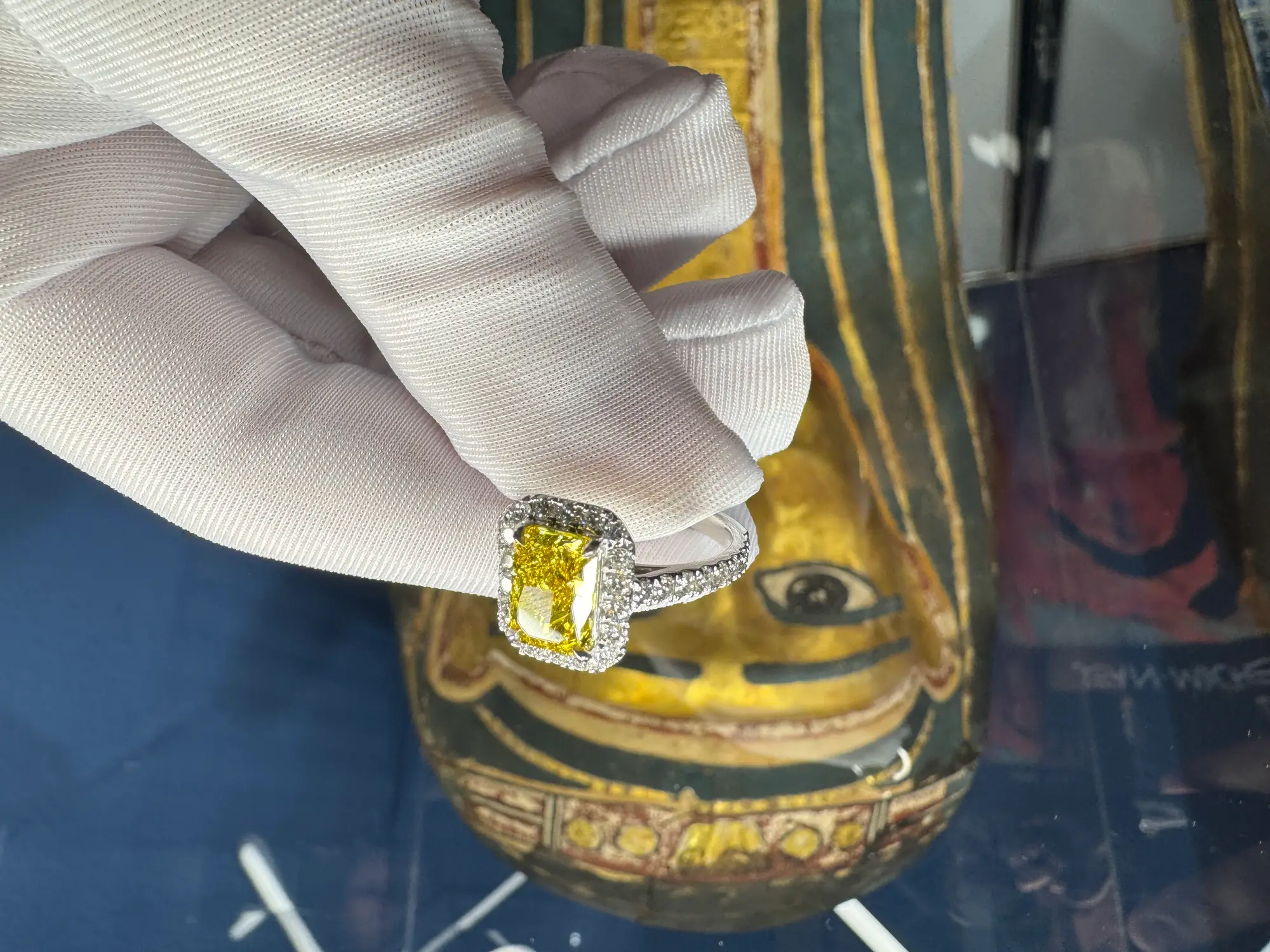 Lab Grown Fancy Yellow Diamond Ring 2CT VVS1 18