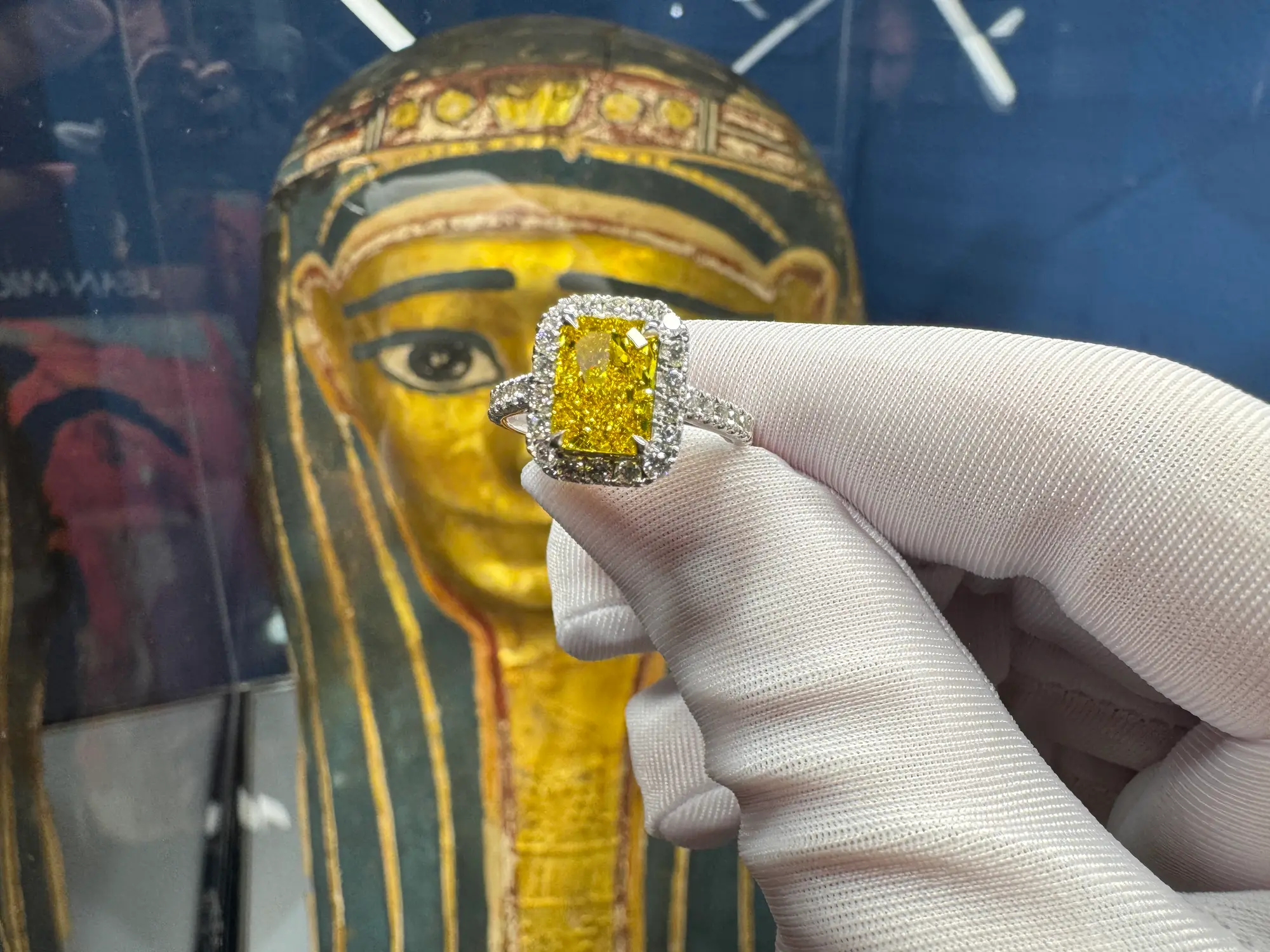 Lab Grown Fancy Yellow Diamond Ring 2CT VVS1 20