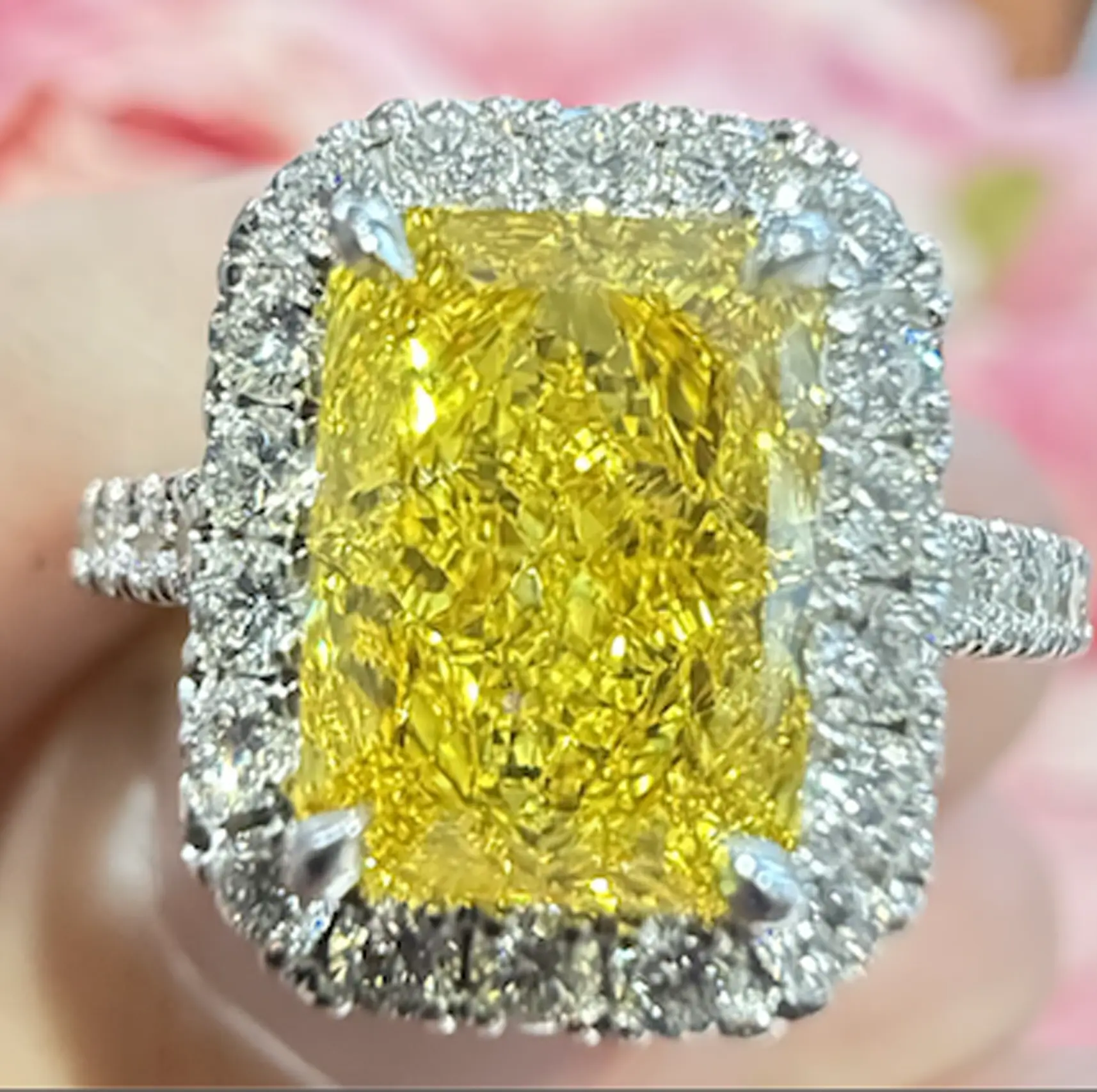 Lab Grown Fancy Yellow Diamond Ring 2CT VVS1
