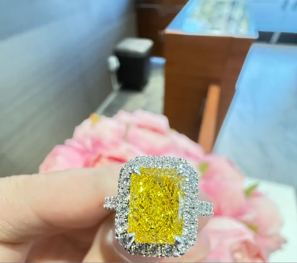 Lab Grown Fancy Yellow Diamond Ring 2CT VVS1 7