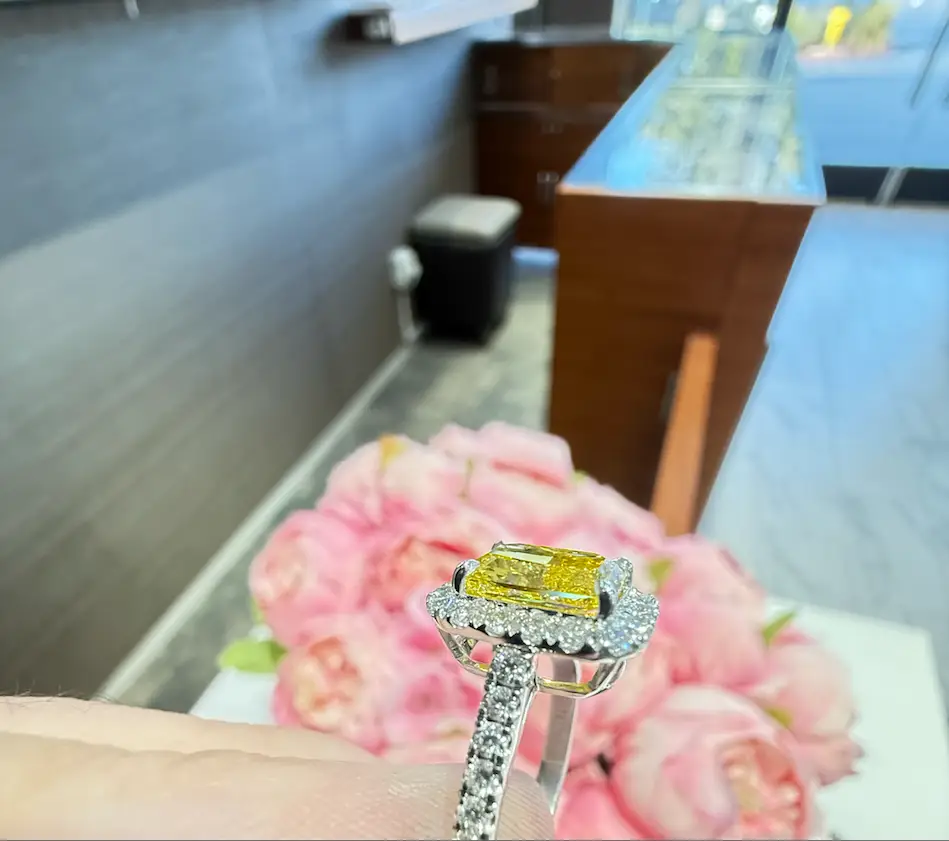 Lab Grown Fancy Yellow Diamond Ring 2CT VVS1 5