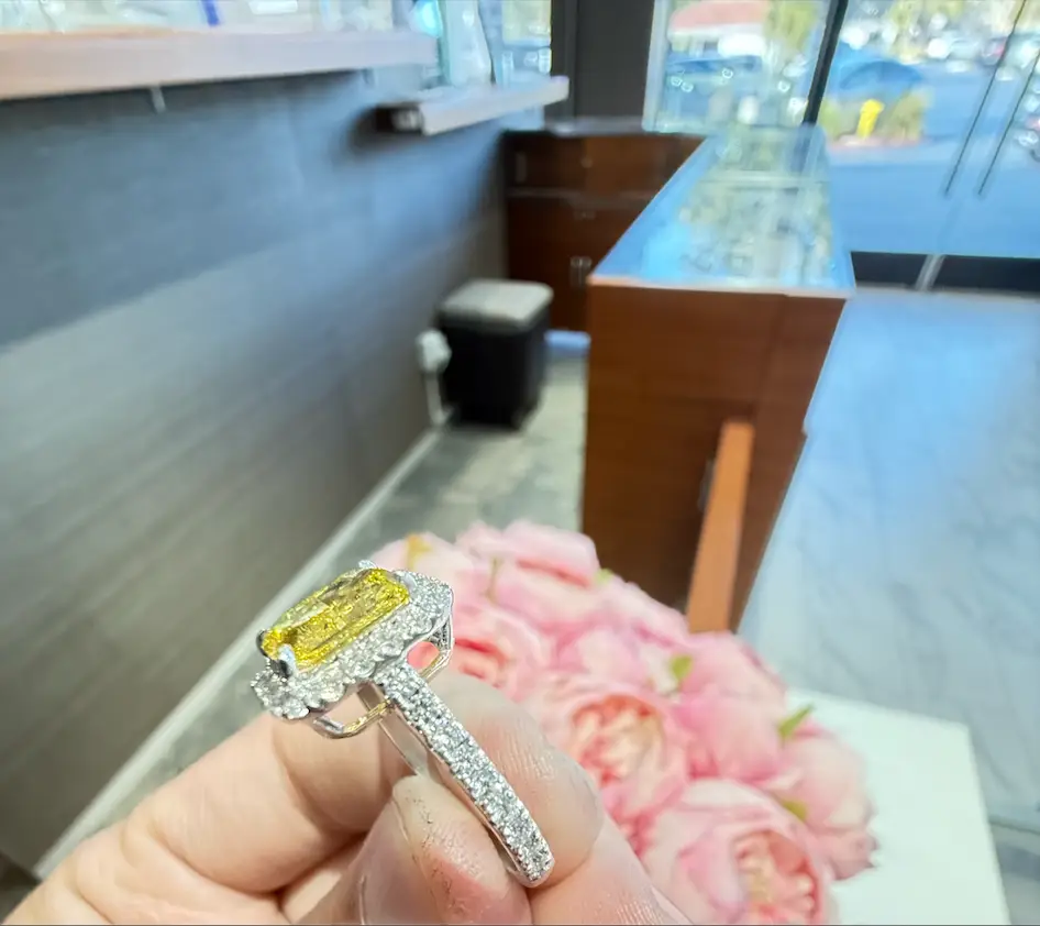 Lab Grown Fancy Yellow Diamond Ring 2CT VVS1 4