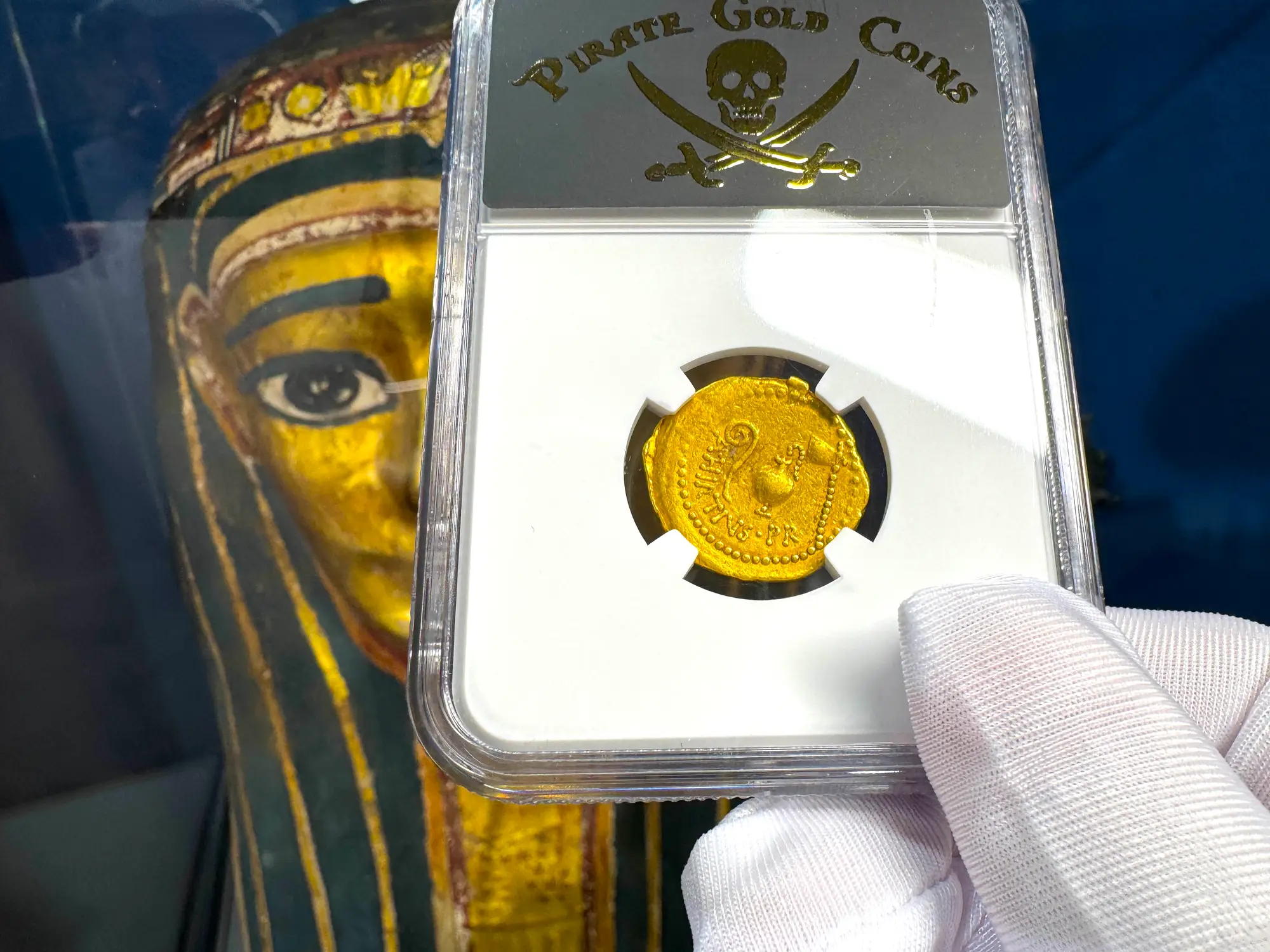 Roman Imperatorial "Julius Caesar" 44BC Aureus NGC Ch VF 5