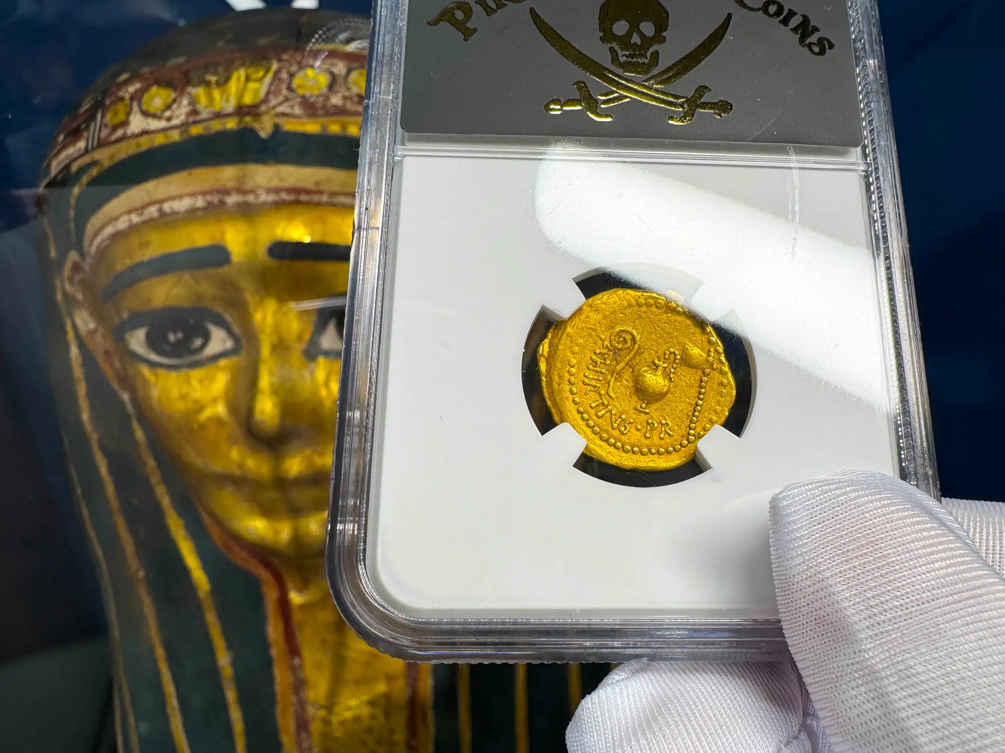 Roman Imperatorial "Julius Caesar" 44BC Aureus NGC Ch VF 7