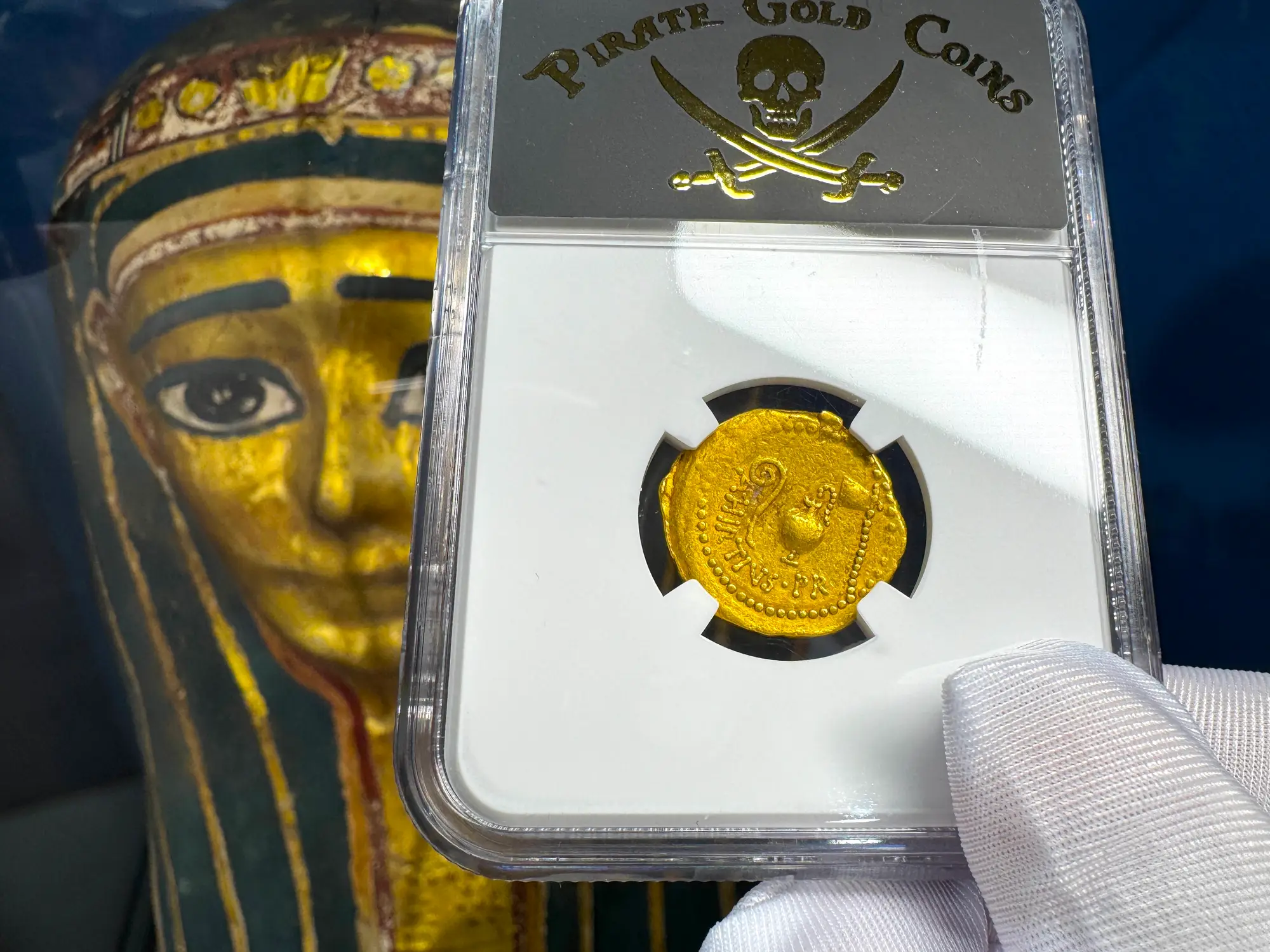 Roman Imperatorial "Julius Caesar" 44BC Aureus NGC Ch VF 8