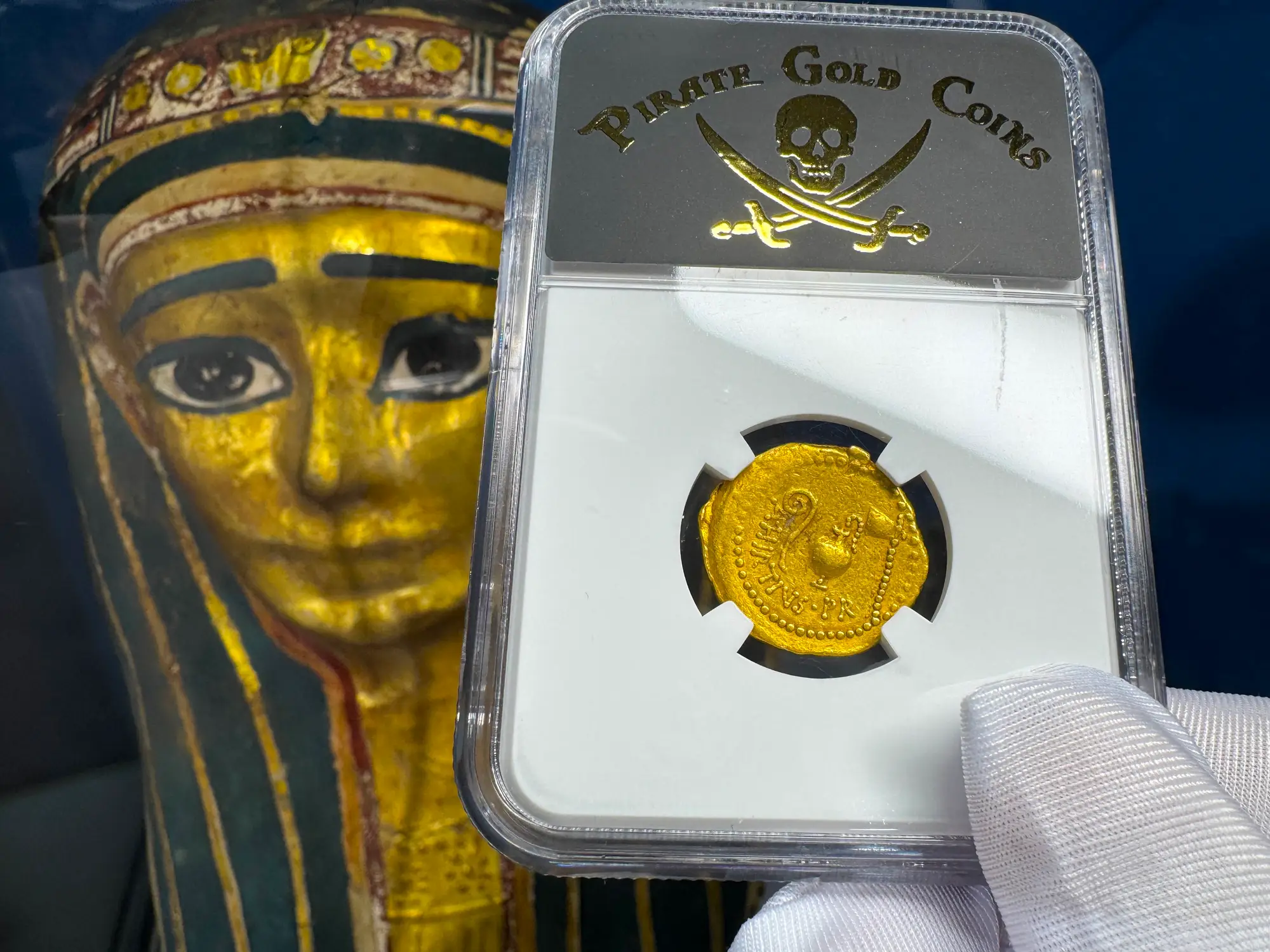 Roman Imperatorial "Julius Caesar" 44BC Aureus NGC Ch VF 20