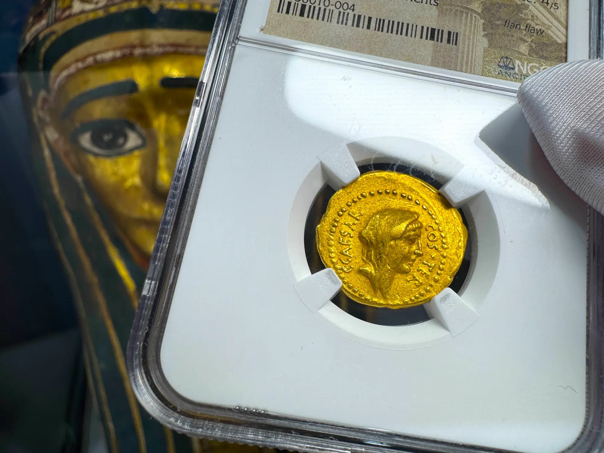 Roman Imperatorial "Julius Caesar" 44BC Aureus NGC Ch VF 4