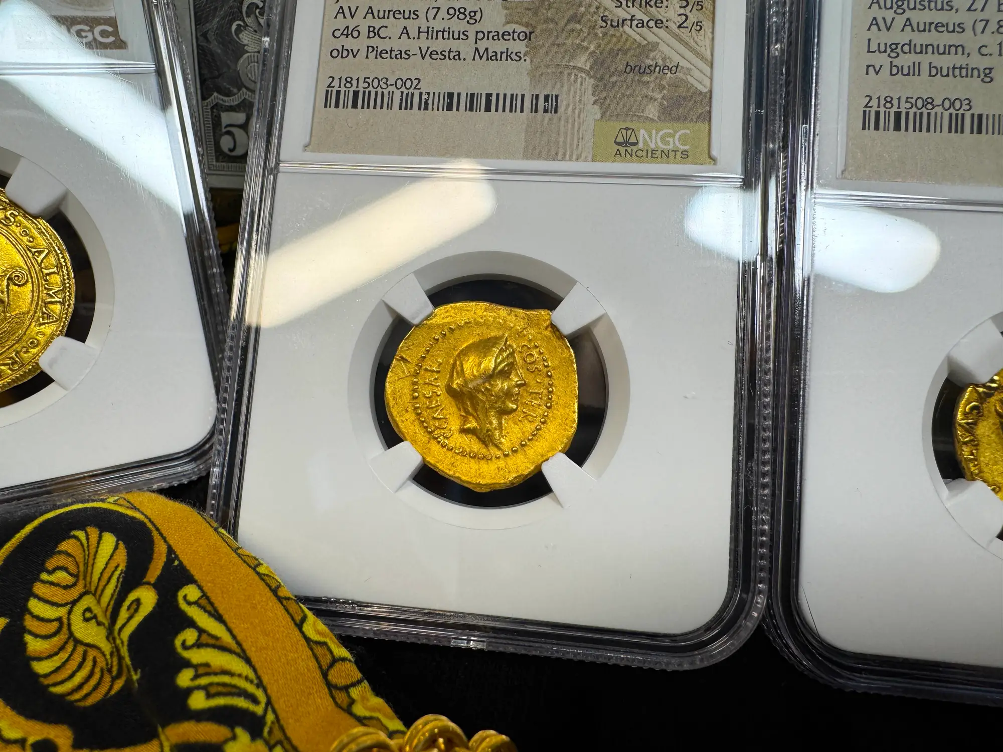 Roman Imperatorial "Julius Caesar" Aureus NGC Ch VF 15
