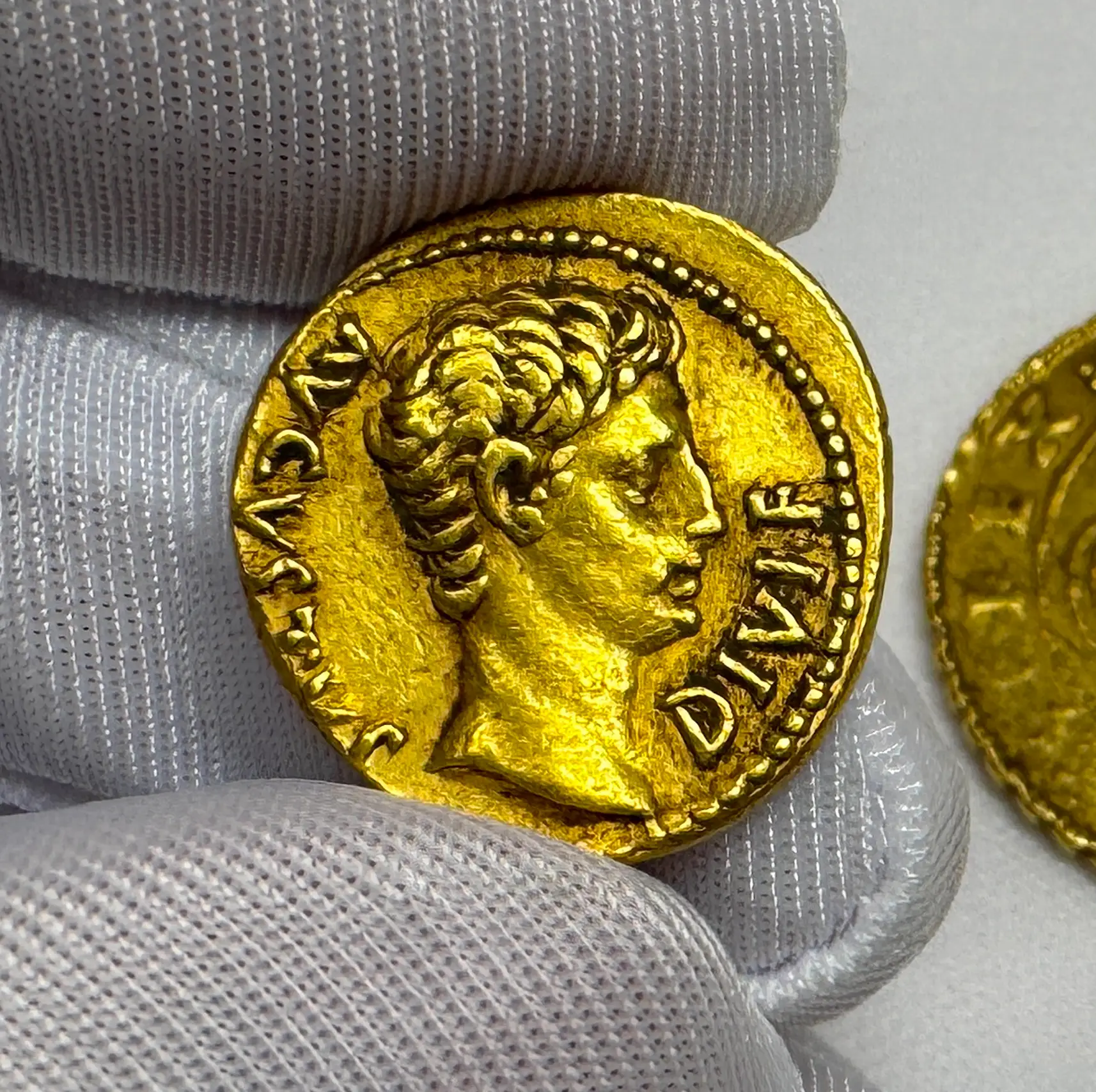 Roman Empire "Augustus | Bull" 27BC Aureus NGC Ch VF