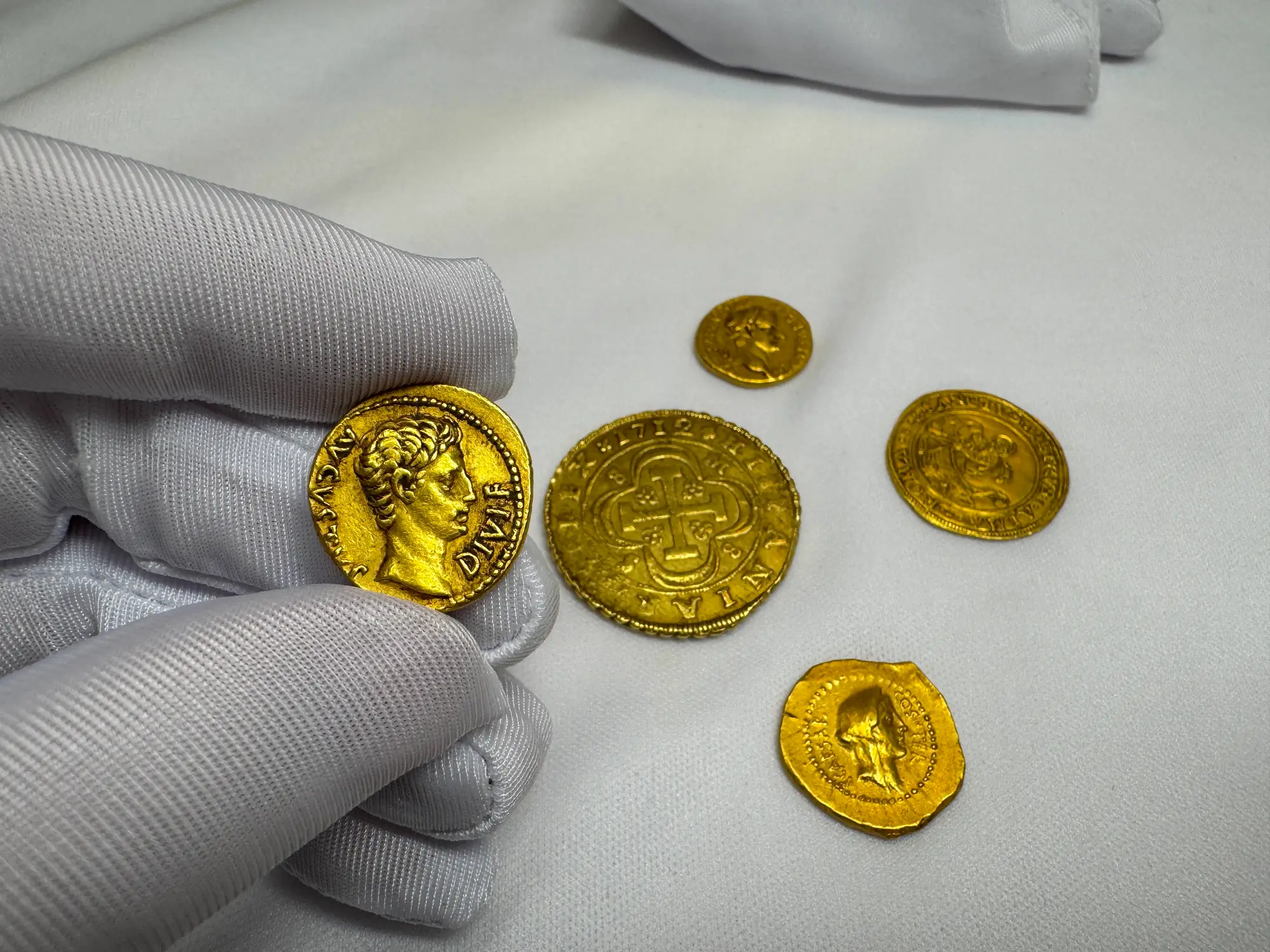 Roman Empire "Augustus | Bull" 27BC Aureus NGC Ch VF 36