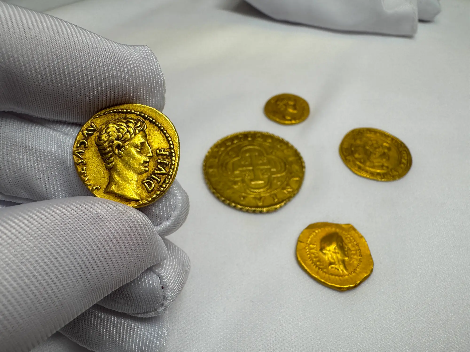 Roman Empire "Augustus | Bull" 27BC Aureus NGC Ch VF 33