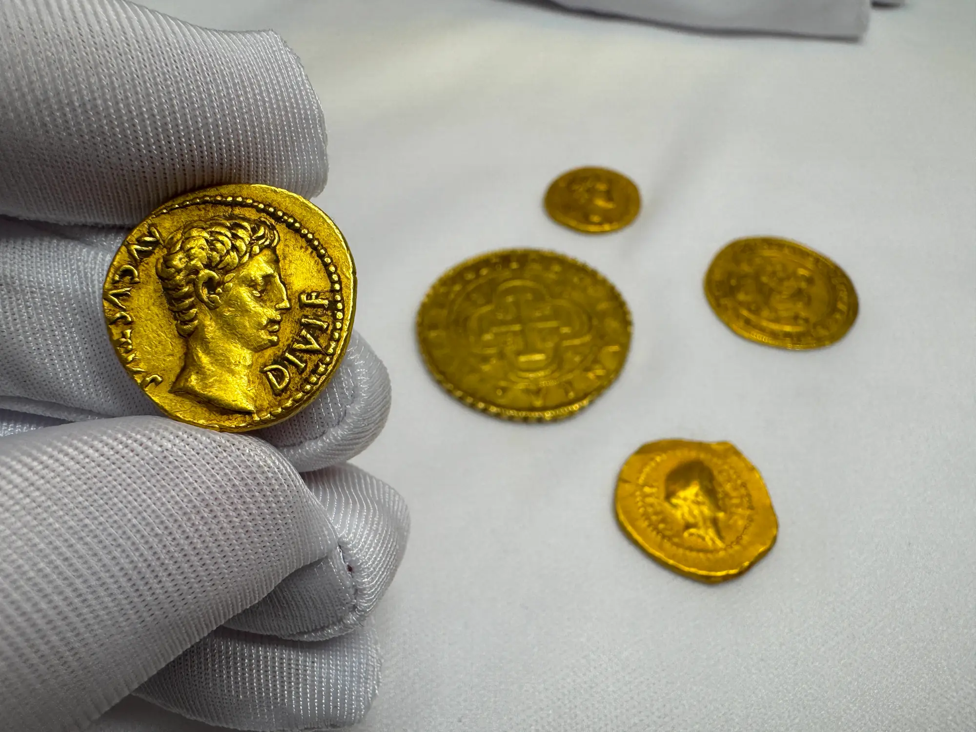 Roman Empire "Augustus | Bull" 27BC Aureus NGC Ch VF 34