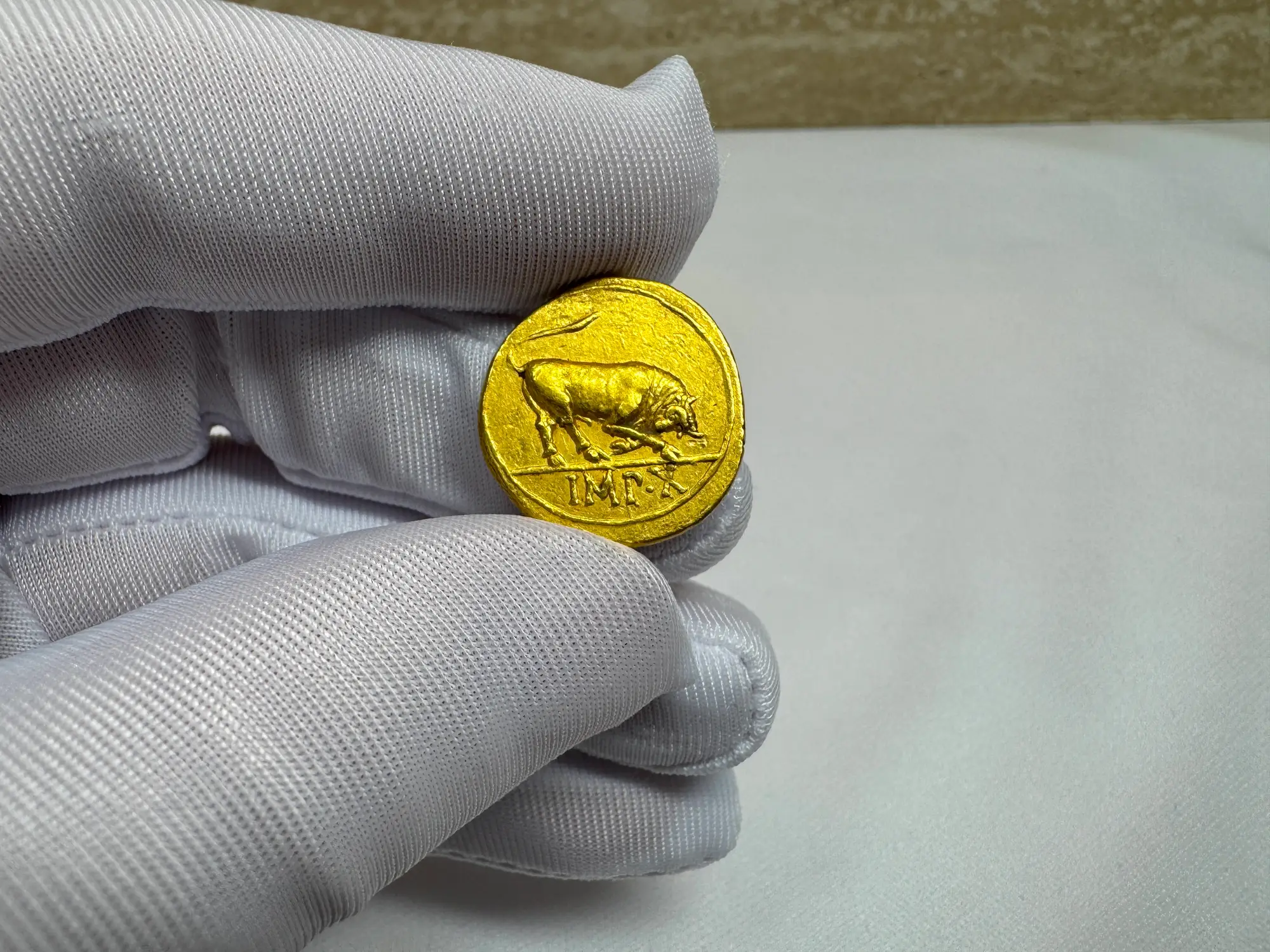 Roman Empire "Augustus | Bull" 27BC Aureus NGC Ch VF 7