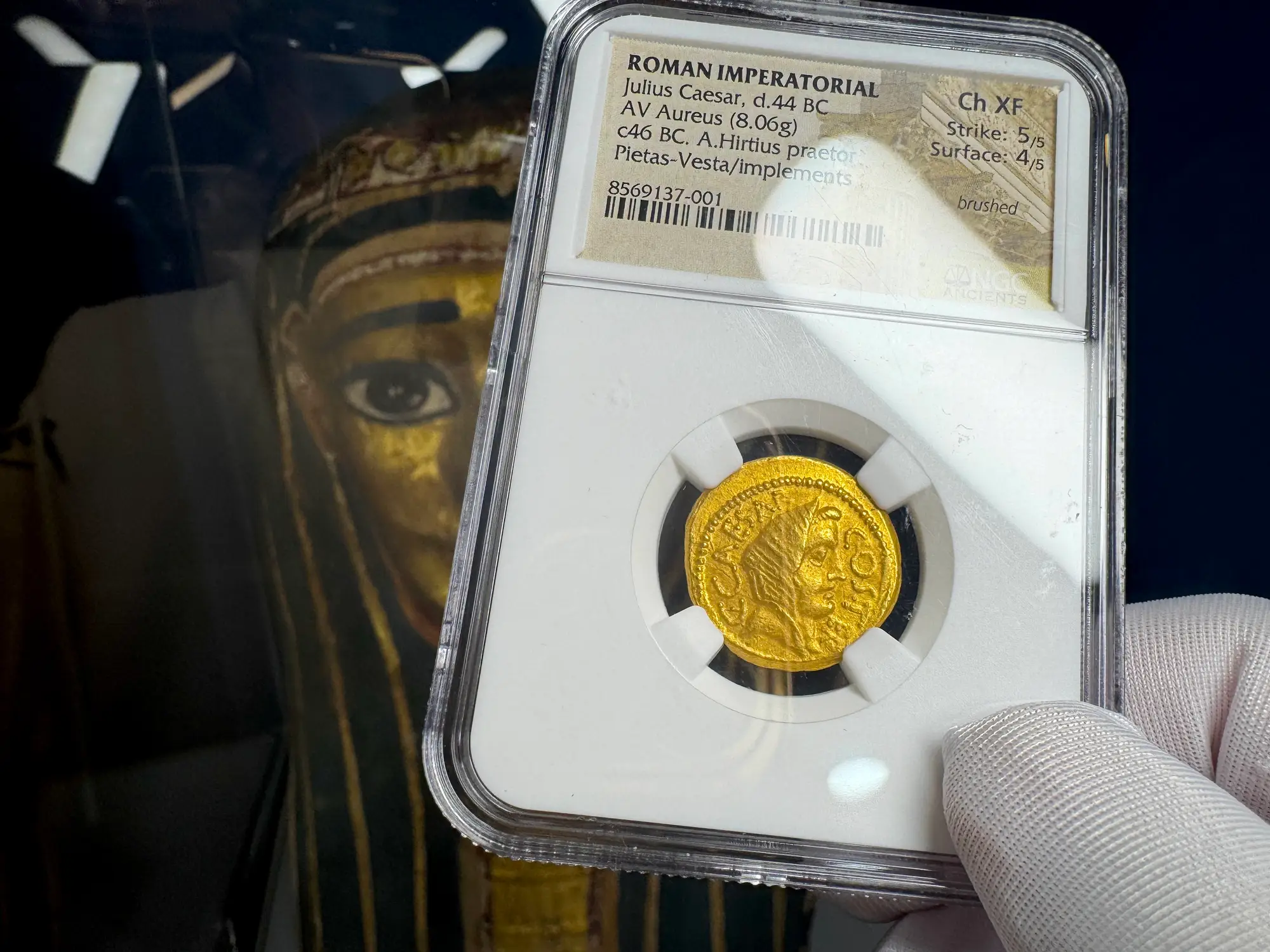 Roman Imperatorial "Julius Caesar" 44BC Aureus NGC Ch XF 4