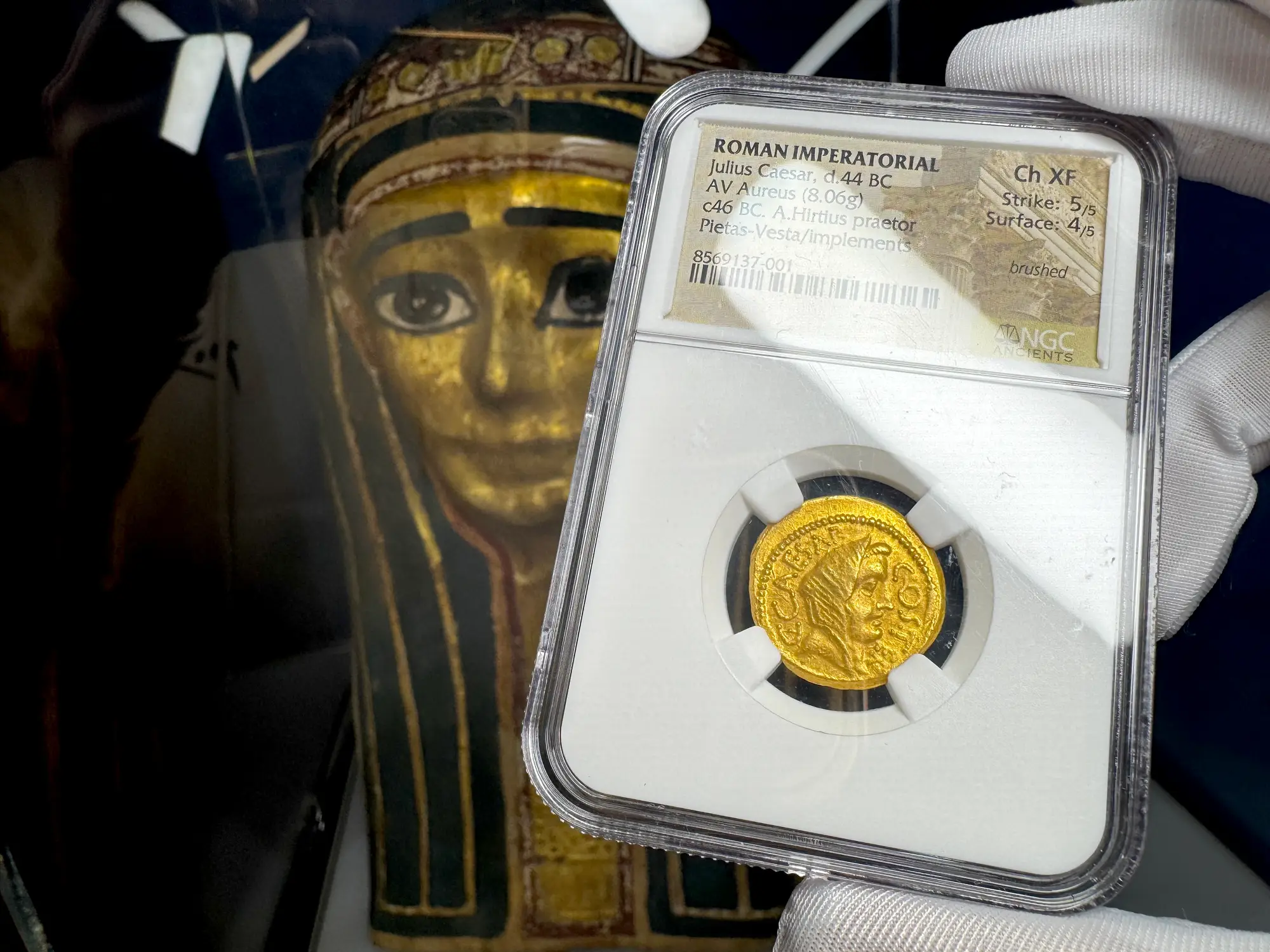 Roman Imperatorial "Julius Caesar" 44BC Aureus NGC Ch XF 14