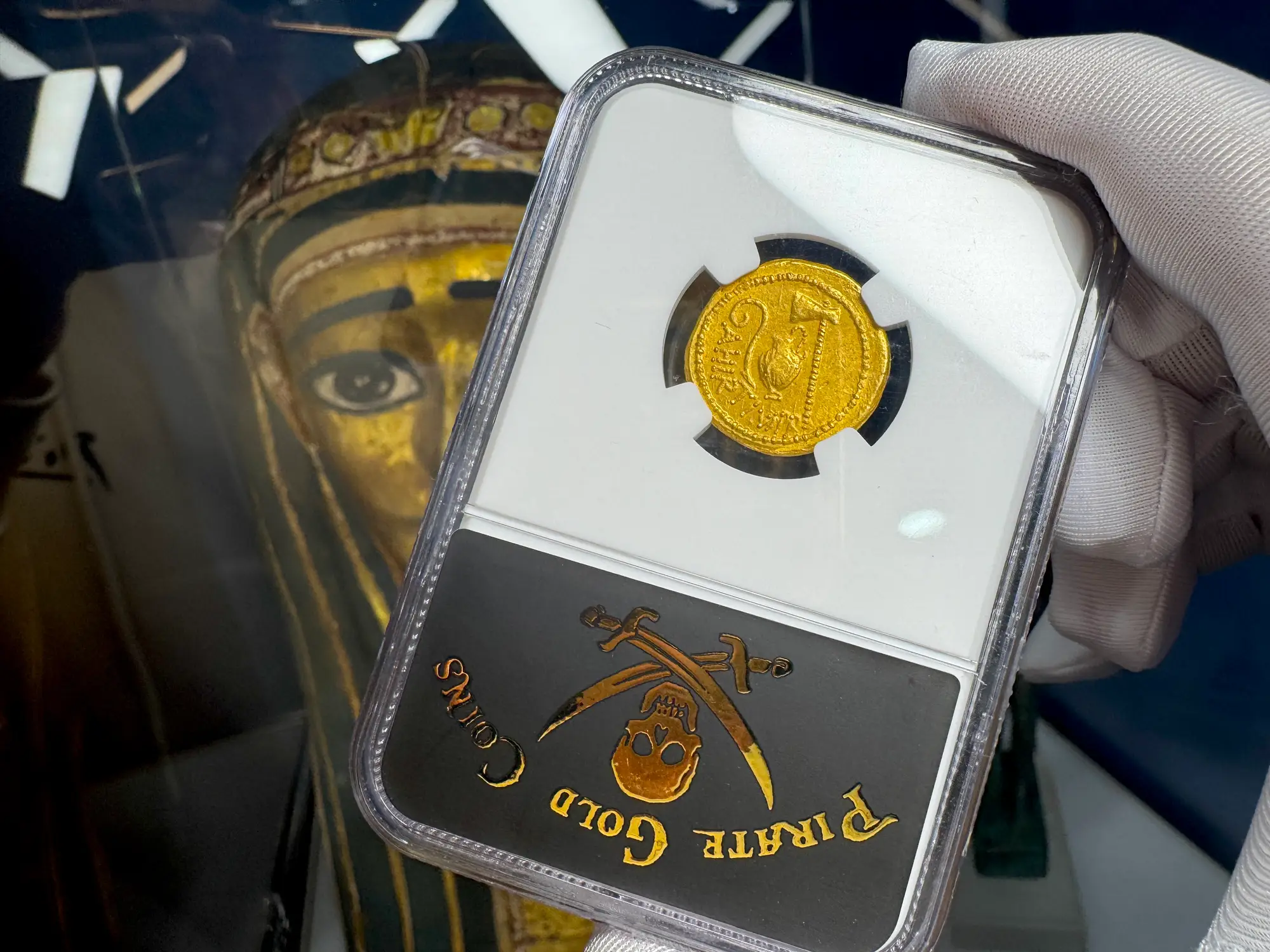 Roman Imperatorial "Julius Caesar" 44BC Aureus NGC Ch XF 11