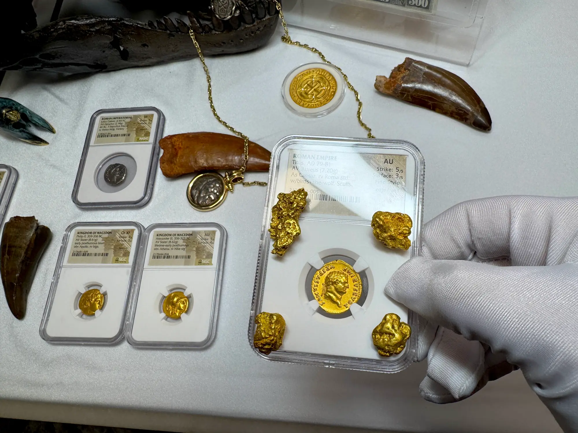 Roman Empire "Titus" 79AD Aureus NGC AU 5x3 Fine Style 17