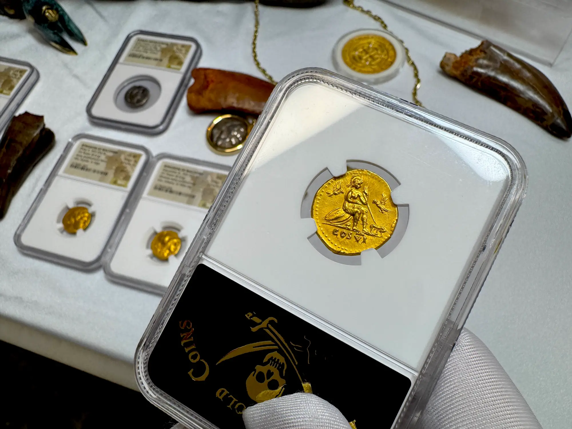 Roman Empire "Titus" 79AD Aureus NGC AU 5x3 Fine Style 16