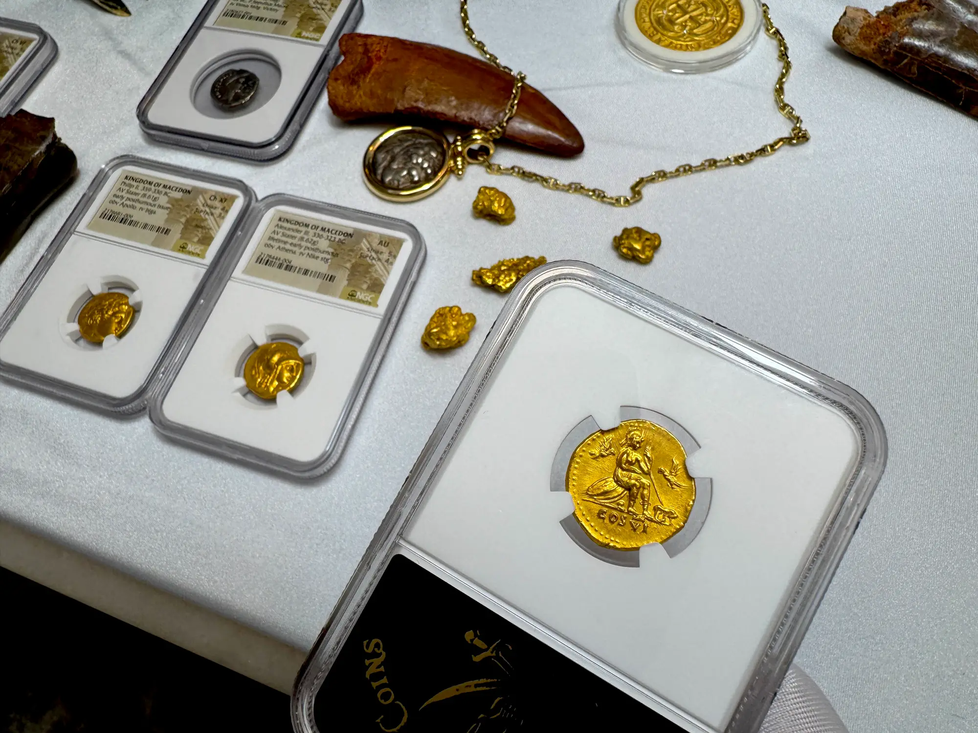 Roman Empire "Titus" 79AD Aureus NGC AU 5x3 Fine Style 32