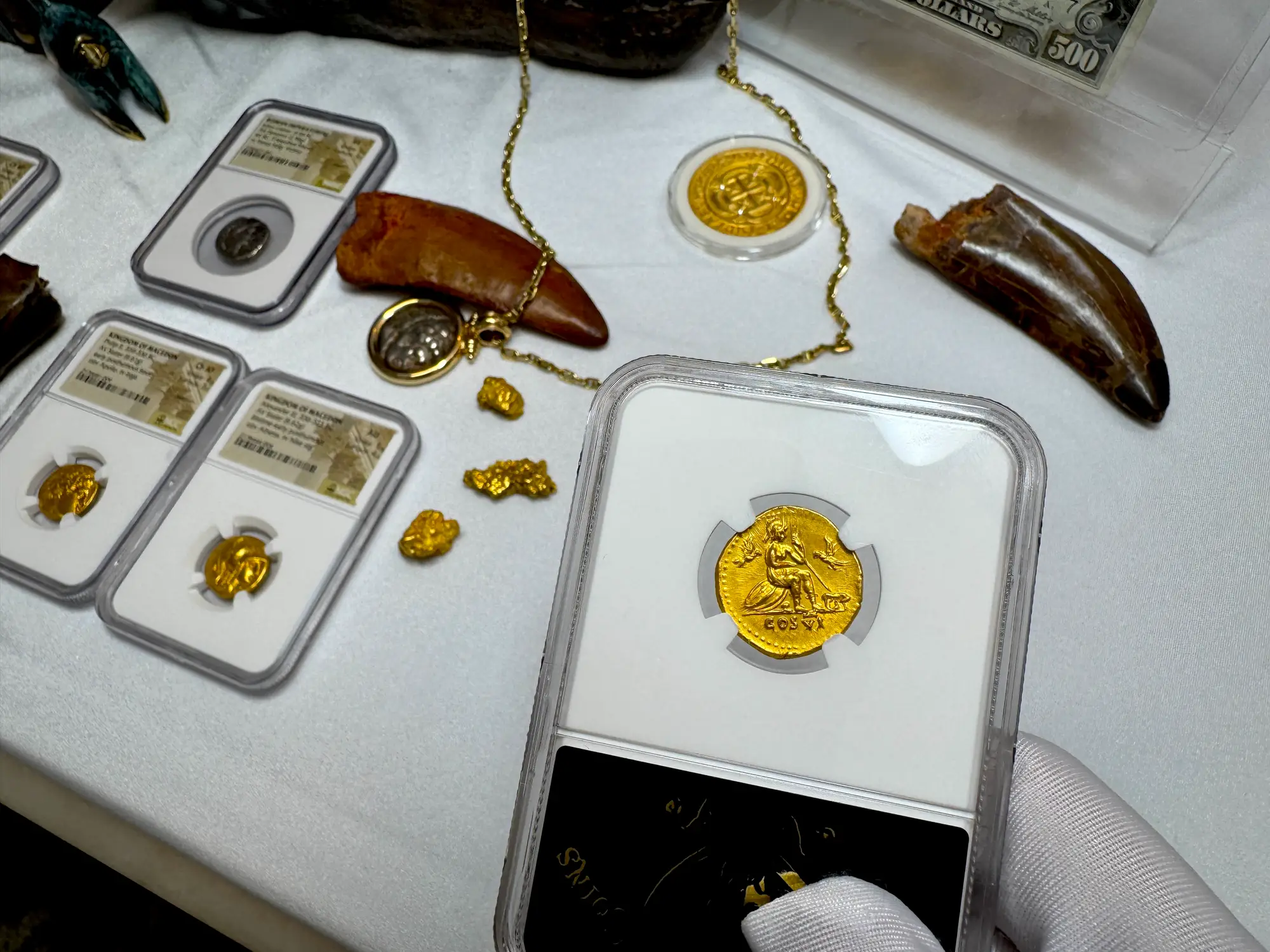 Roman Empire "Titus" 79AD Aureus NGC AU 5x3 Fine Style 33