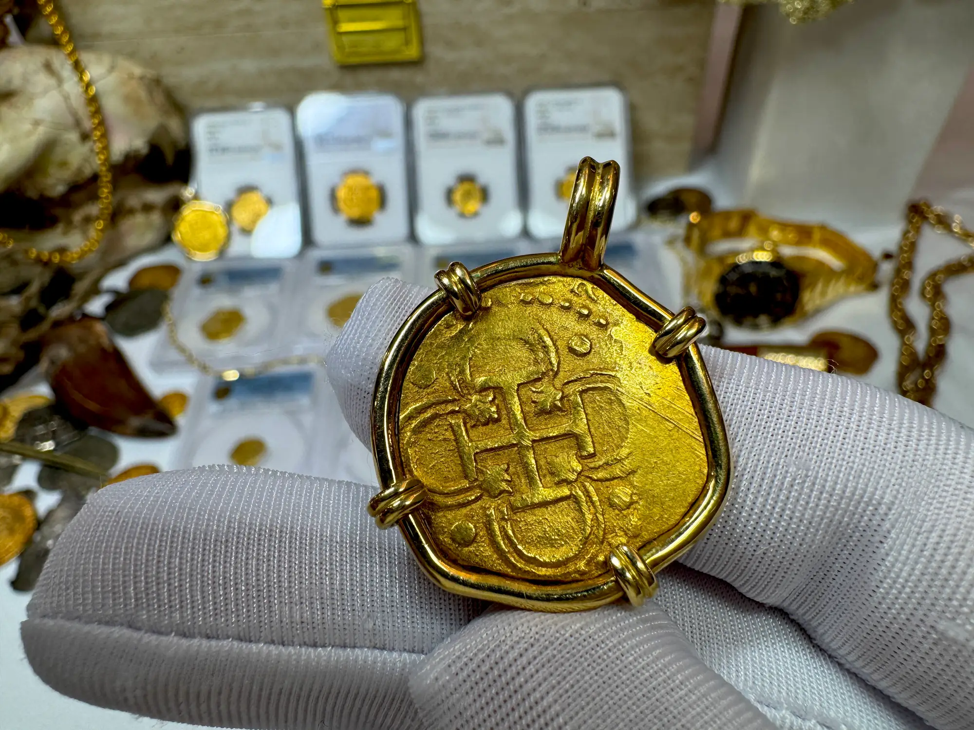 Spain 2 Escudos 1594 Dated! Pendant 18kt 18