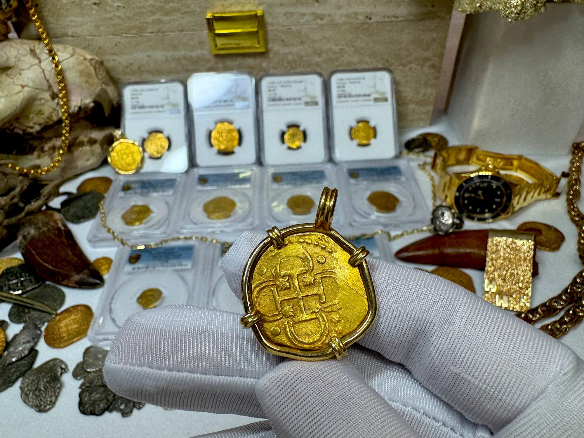 Spain 2 Escudos 1594 Dated! Pendant 18kt 17