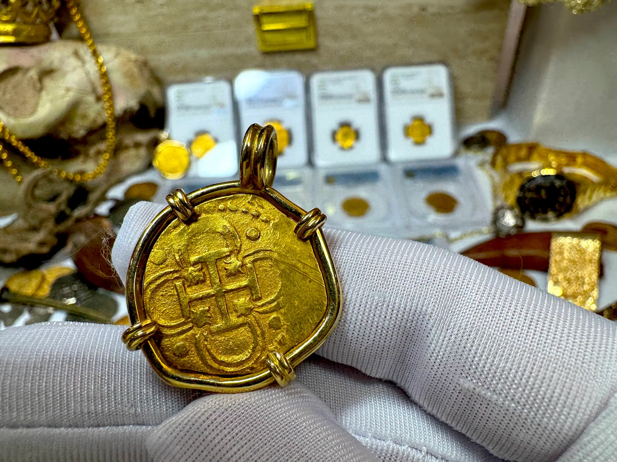 Spain 2 Escudos 1594 Dated! Pendant 18kt 8