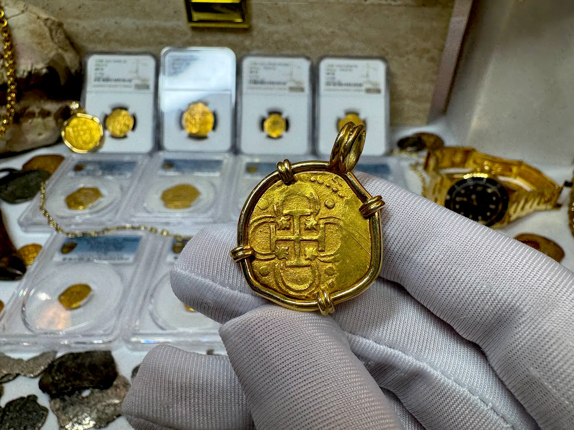 Spain 2 Escudos 1594 Dated! Pendant 18kt 6