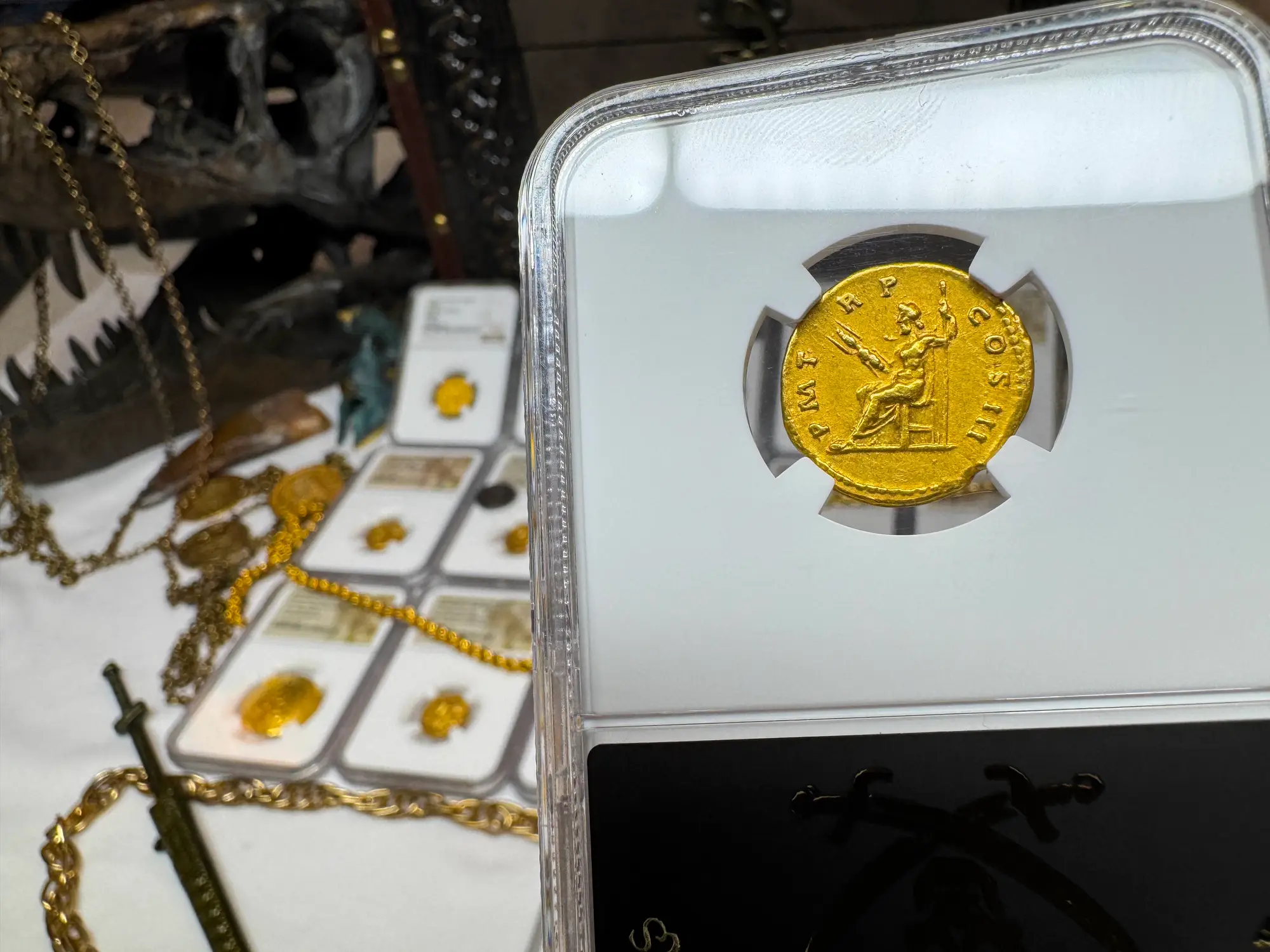 Roman Empire "Hadrian" Aureus NGC XF 5x4 16