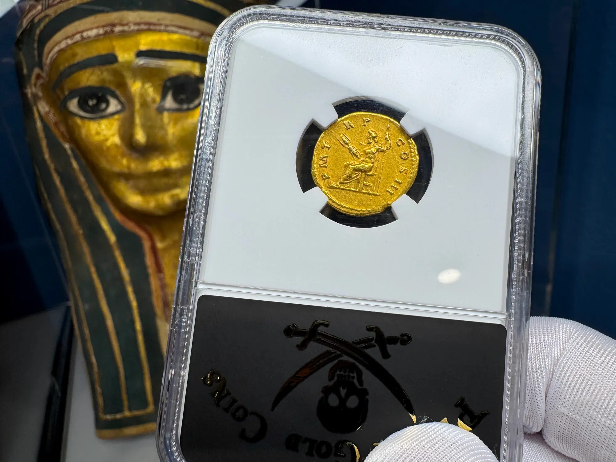 Roman Empire "Hadrian" Aureus NGC XF 5x4 24