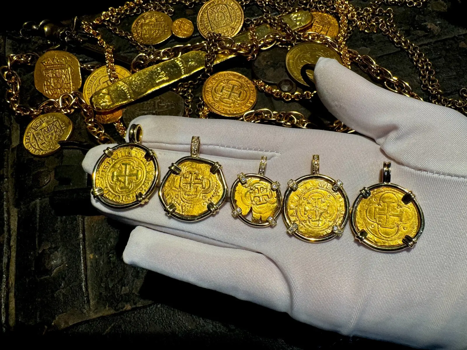 SPAIN 2 Escudos 1556-98 Pendant w/ Diamonds 18