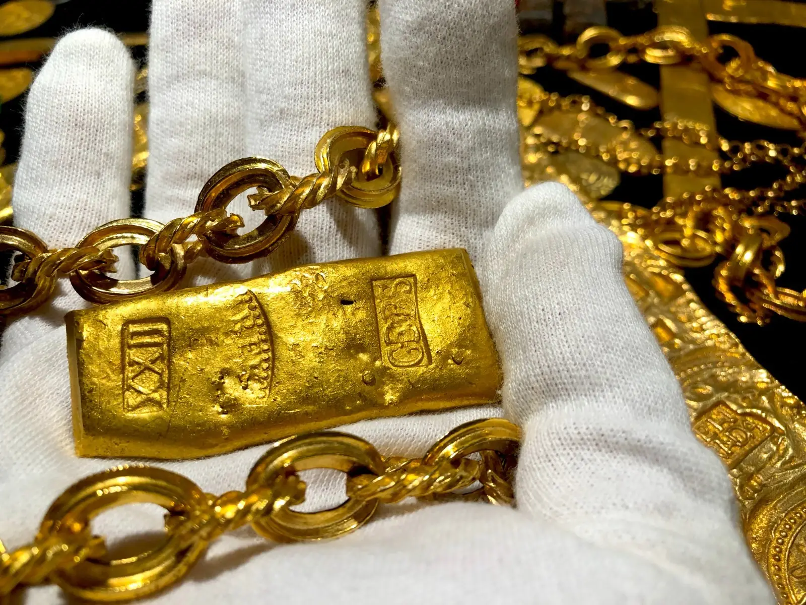 Mexico 1 Escudo 1714 "Full Crown- 1715 Fleet Shipwreck" NGC 64 14