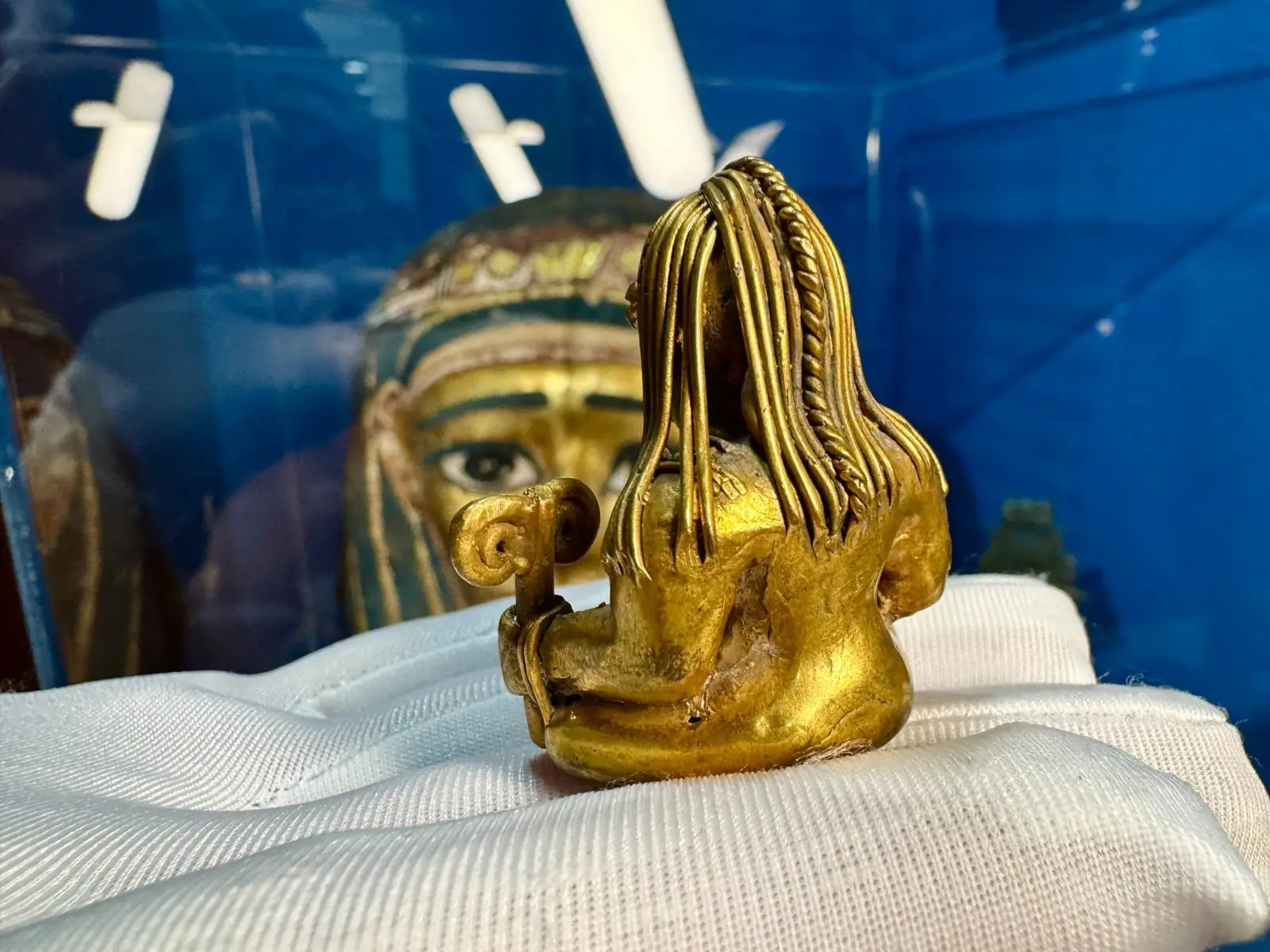  Tumbaga Pre-Colombian Seated Figure 1000-1500AD 16