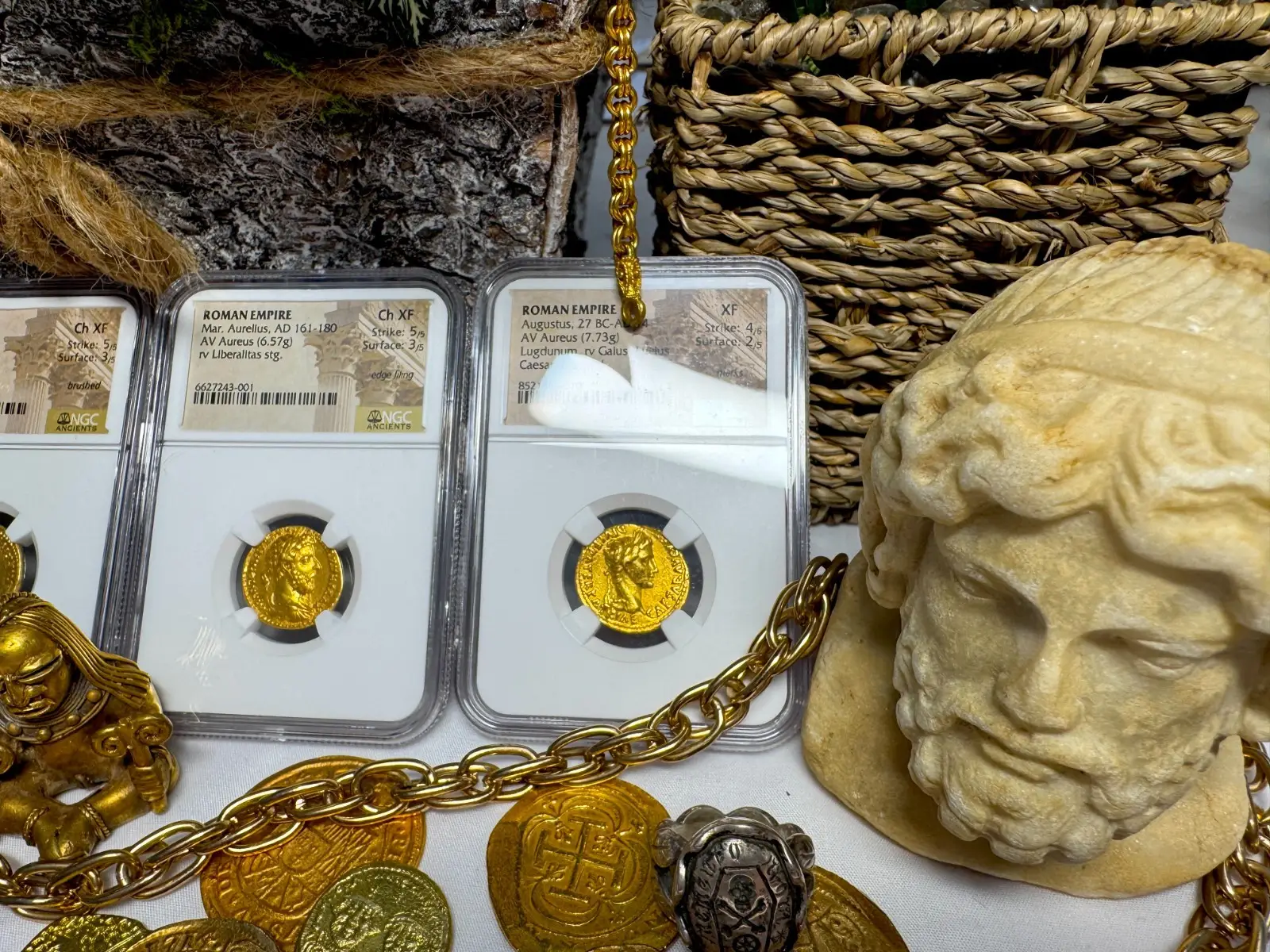 Roman Empire "Augustus 2nd of 12 Caesars" 27BC Aureus NGC XF #458-010 11