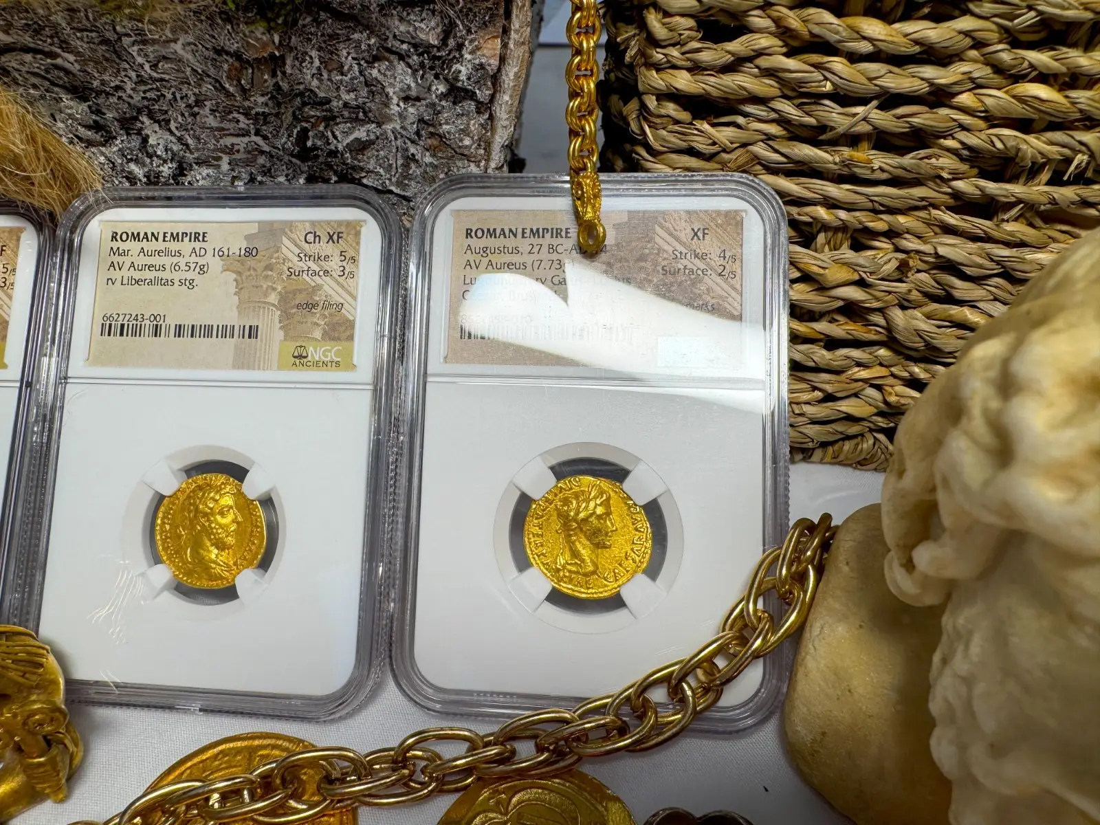 Roman Empire "Augustus 2nd of 12 Caesars" 27BC Aureus NGC XF #458-010 8