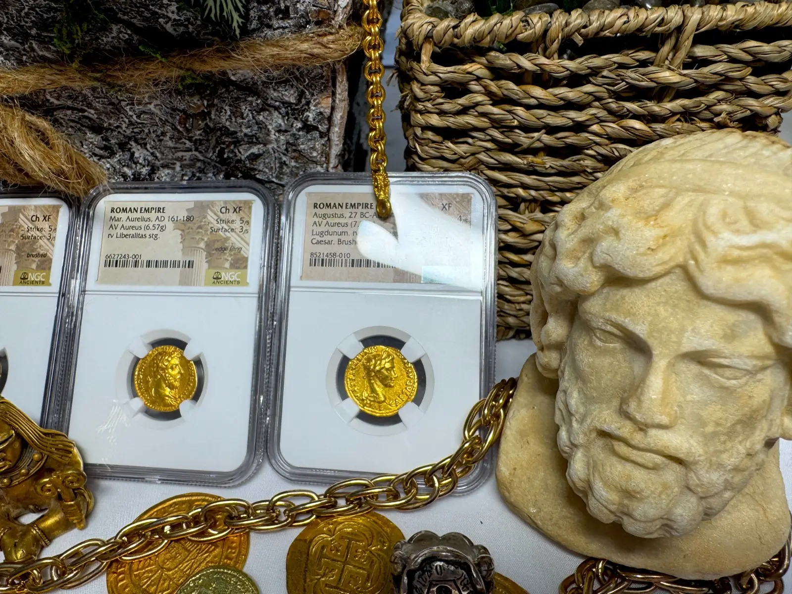 Roman Empire "Augustus 2nd of 12 Caesars" 27BC Aureus NGC XF #458-010 16