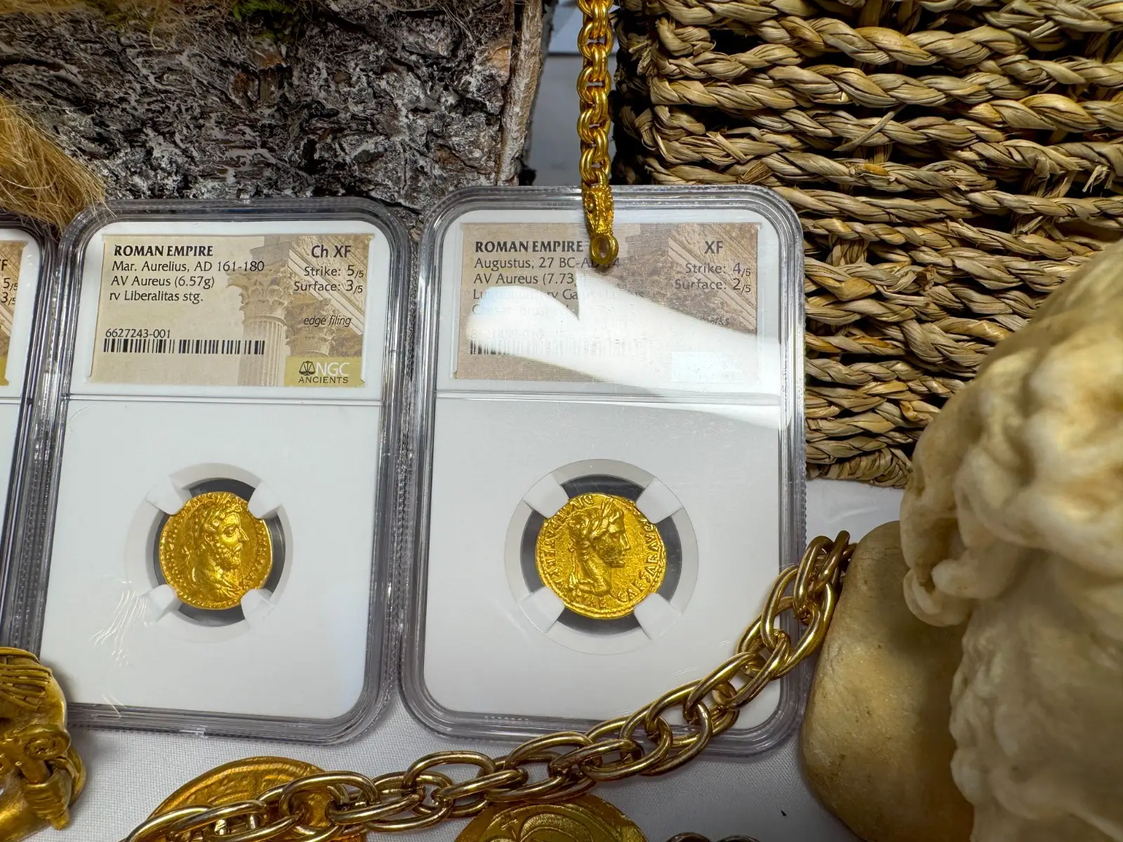 Roman Empire "Augustus 2nd of 12 Caesars" 27BC Aureus NGC XF #458-010 15
