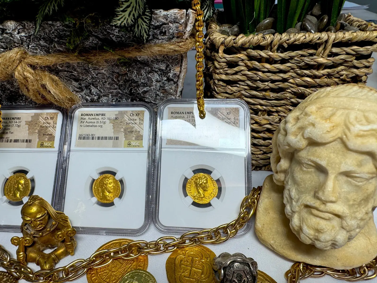 Roman Empire "Augustus 2nd of 12 Caesars" 27BC Aureus NGC XF #458-010 19