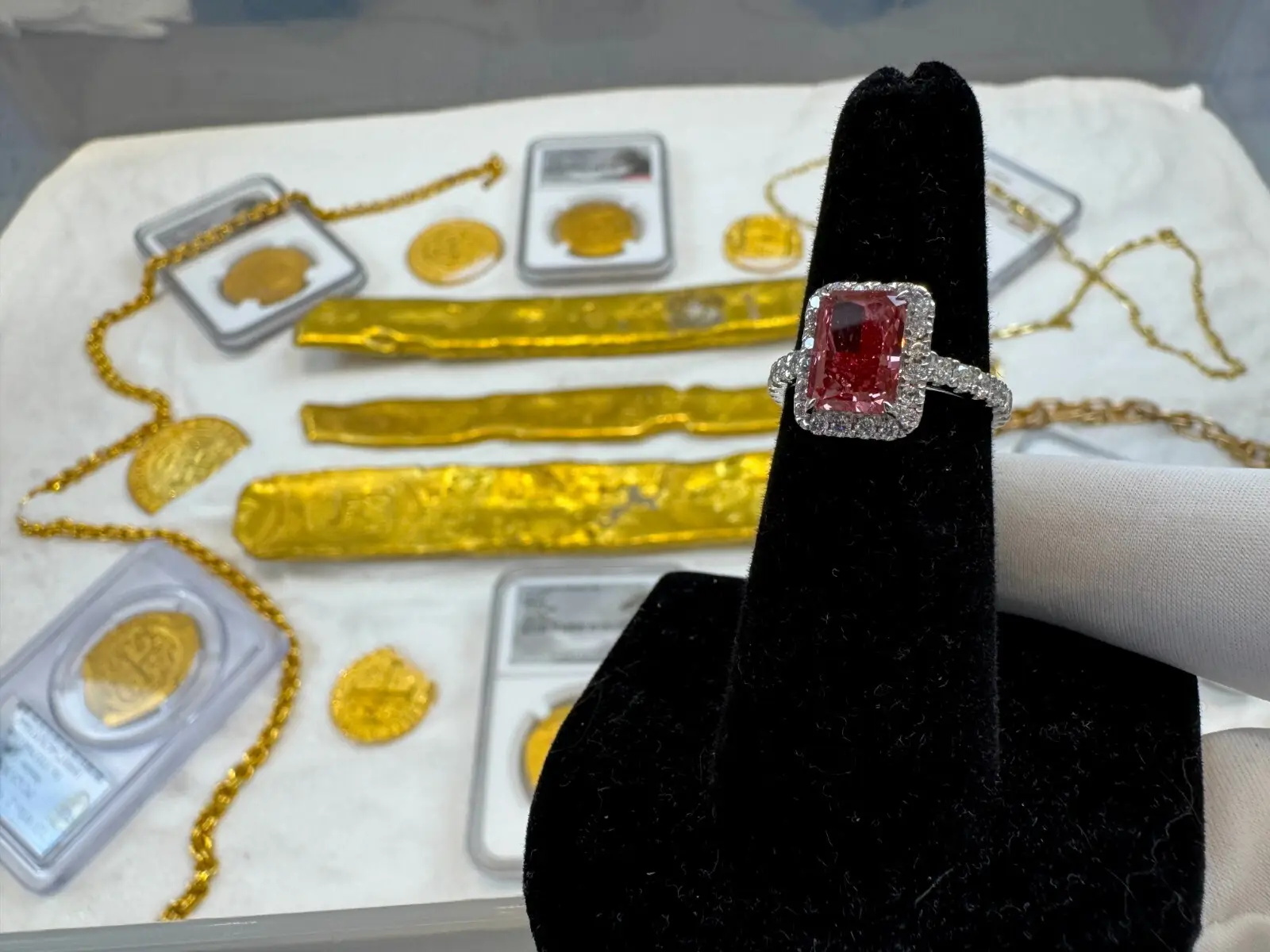 2.38ct Fancy Vivid Pink Diamond Ring VS2 Clarity Certified IGI 14kt 5