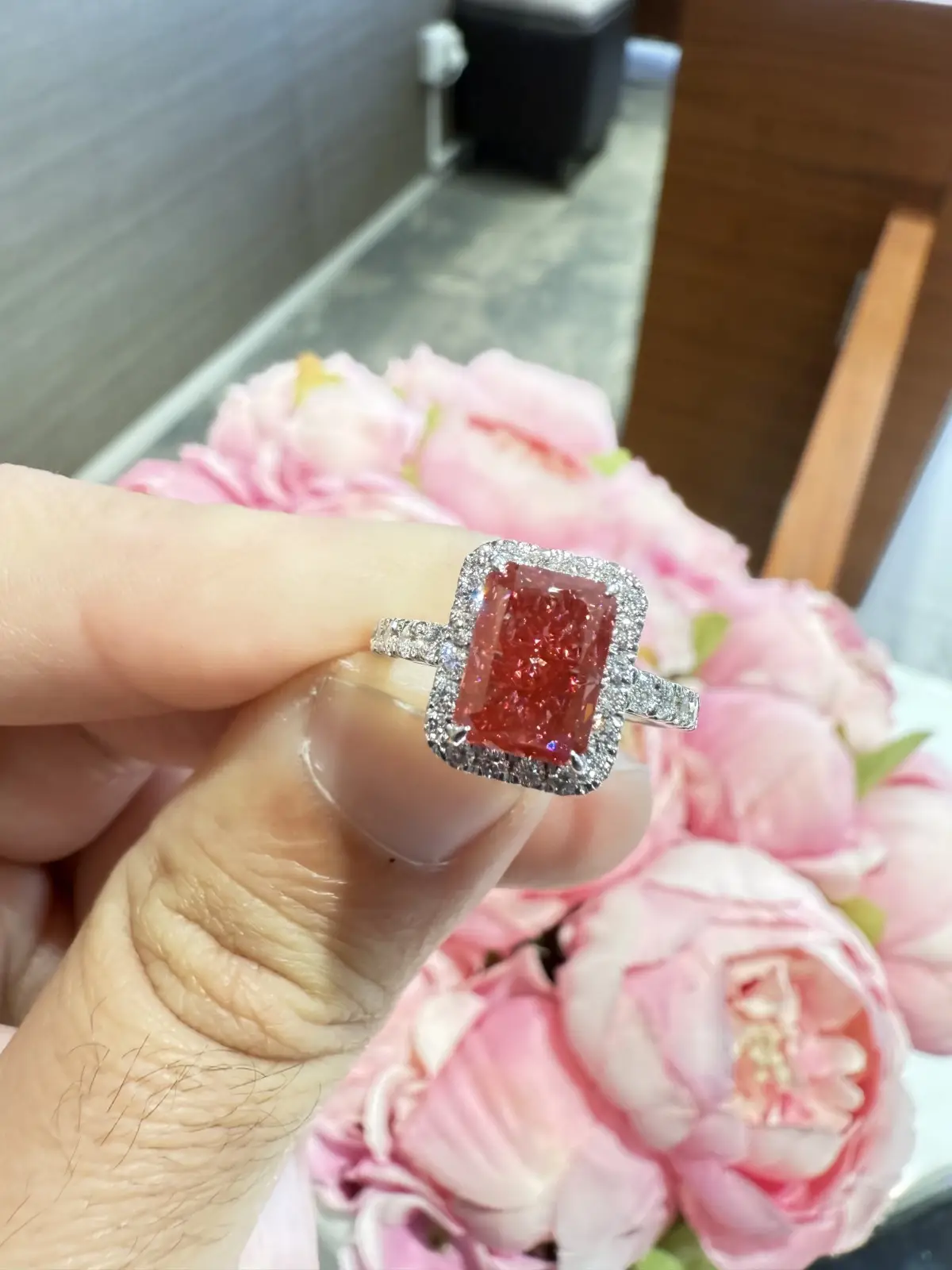 2.38ct Fancy Vivid Pink Diamond Ring VS2 Clarity Certified IGI 14kt 3