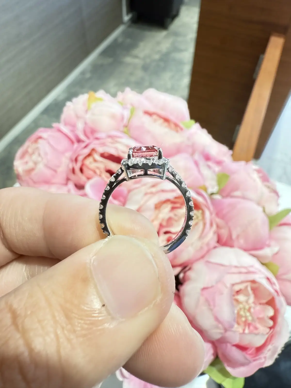 2.38ct Fancy Vivid Pink Diamond Ring VS2 Clarity Certified IGI 14kt 17